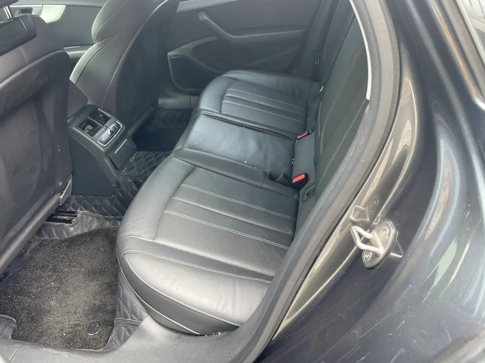 2020 AUDI A4L thumbnail 3