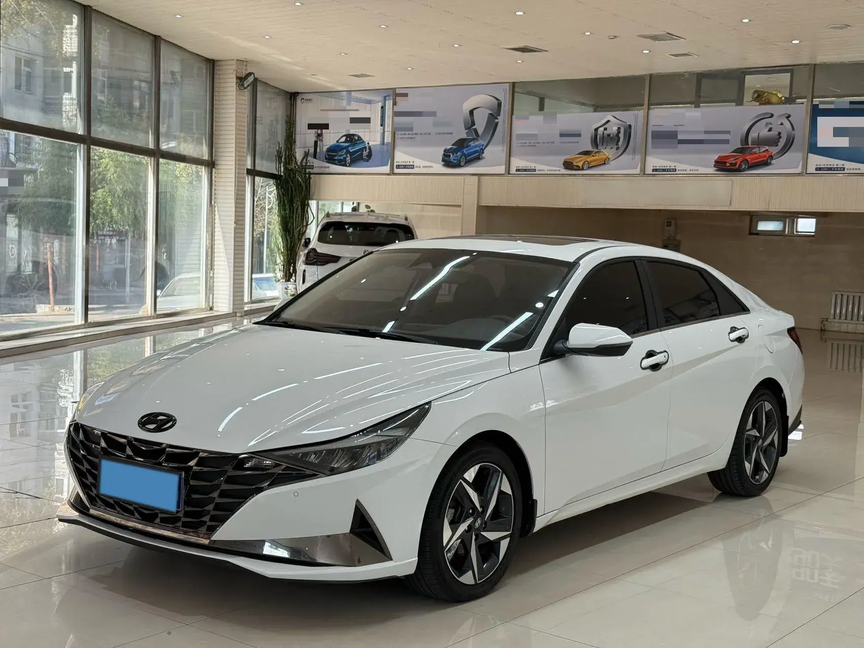 2022 HYUNDAI ELANTRA view 1