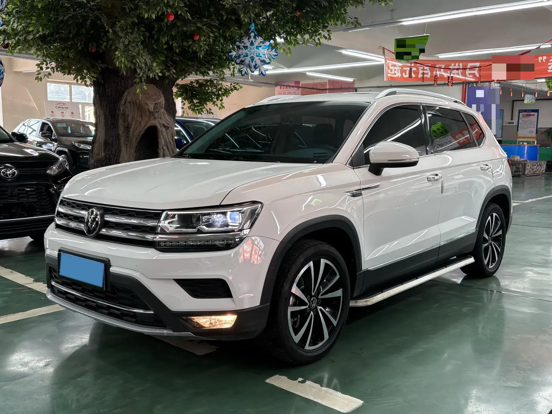 2021 VOLKSWAGEN THARU view 1