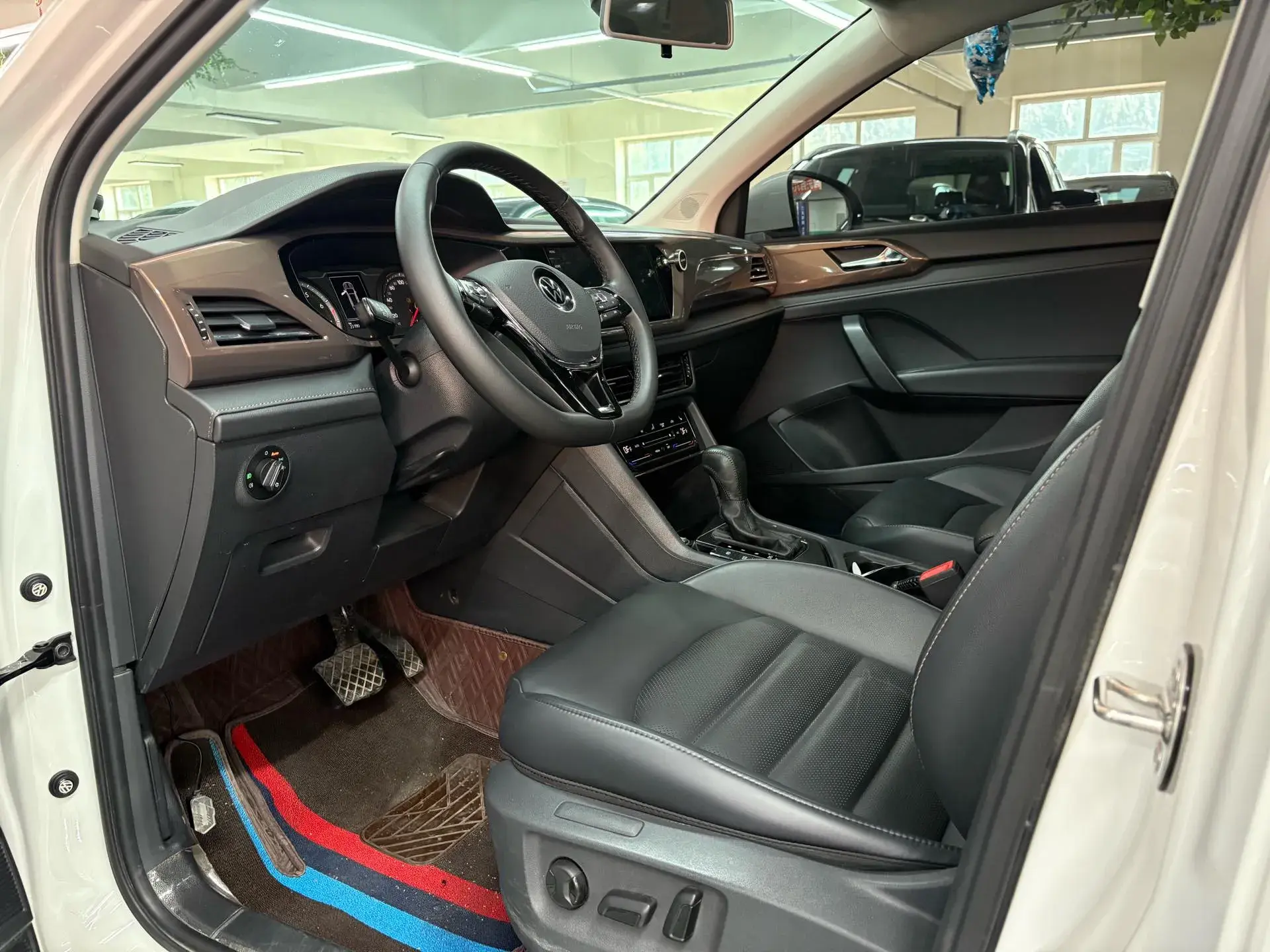 2021 VOLKSWAGEN THARU thumbnail 4