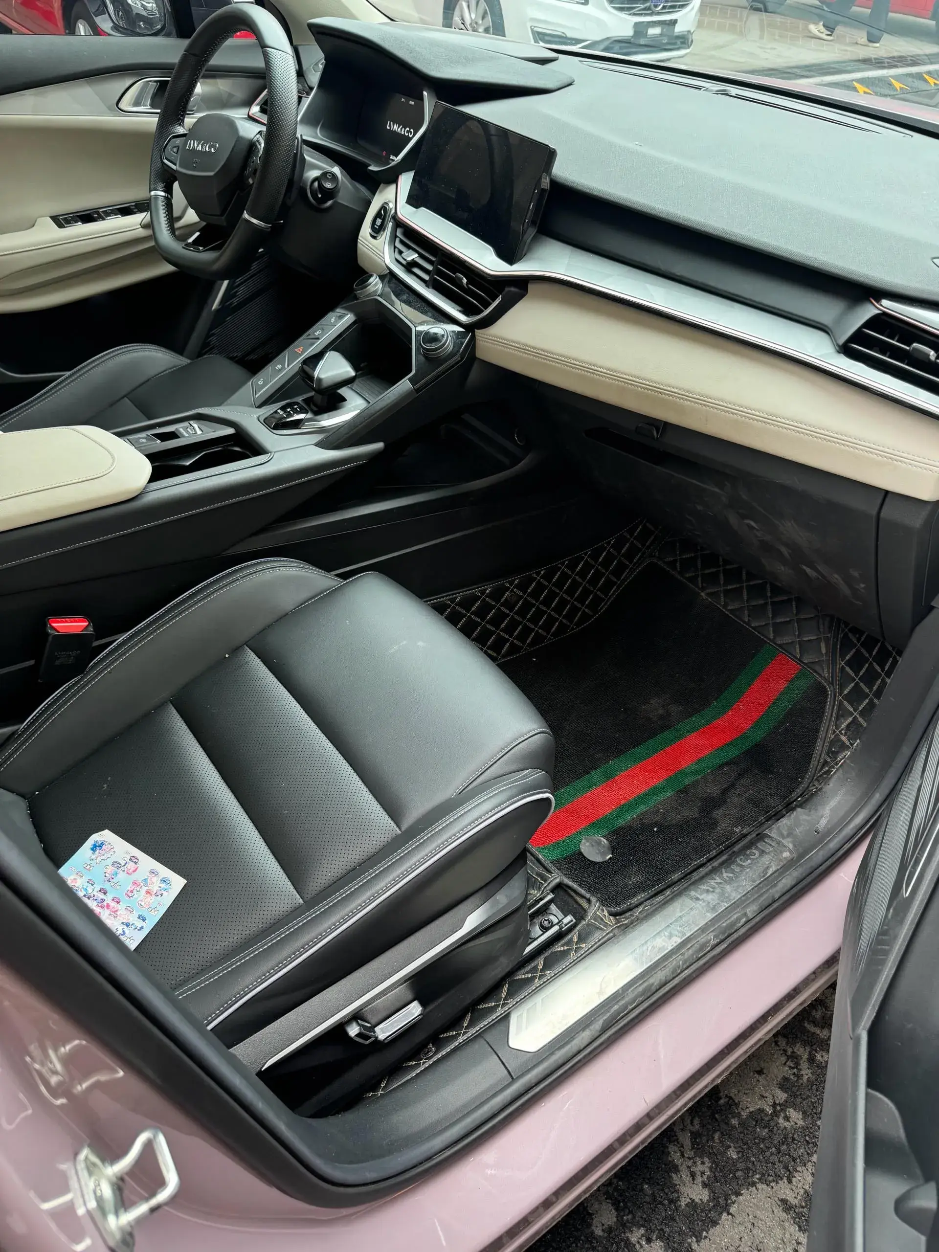 2022 LYNK&CO 06 thumbnail 3