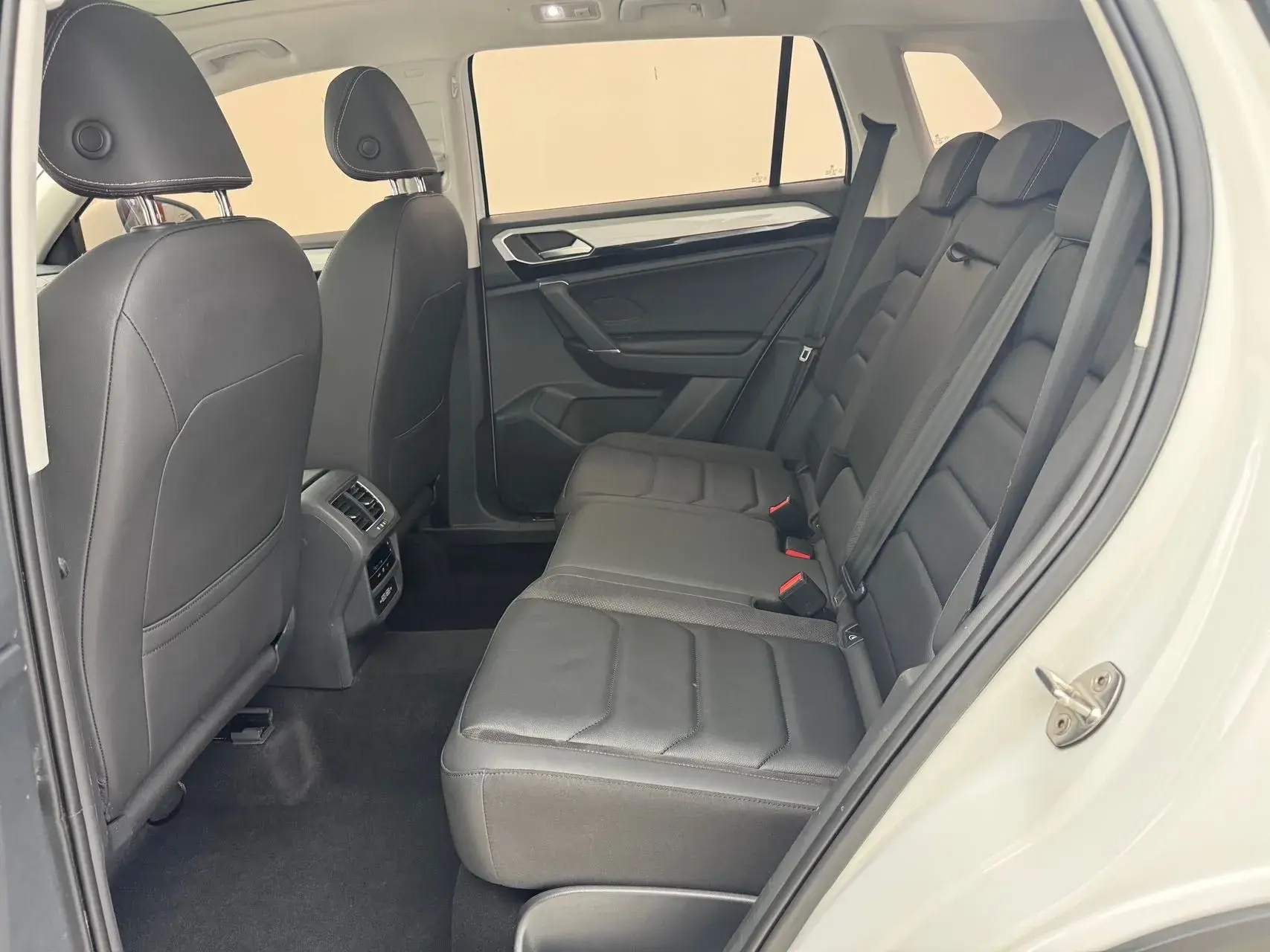 2022 VOLKSWAGEN TAYRON thumbnail 3