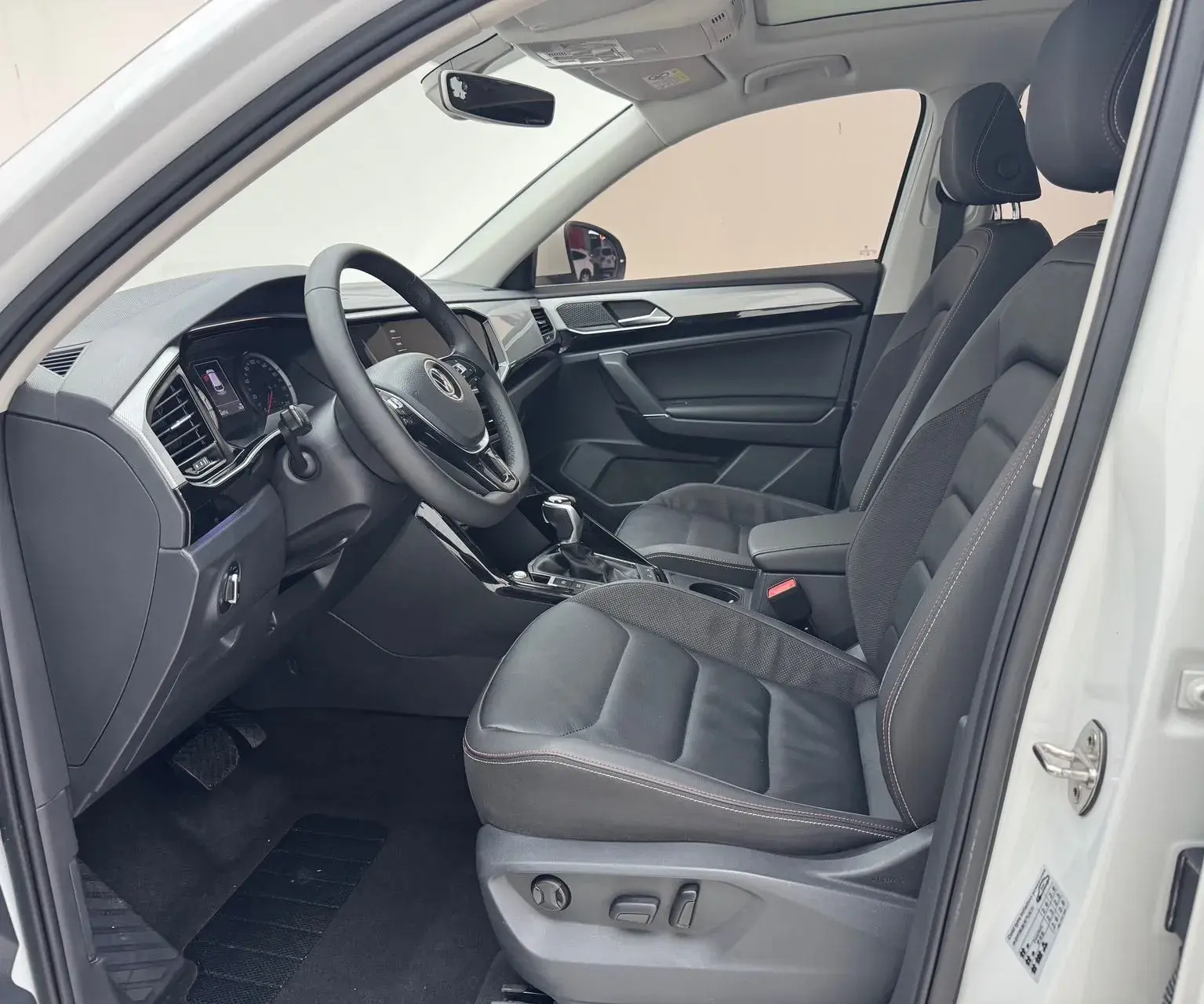 2022 VOLKSWAGEN TAYRON thumbnail 2