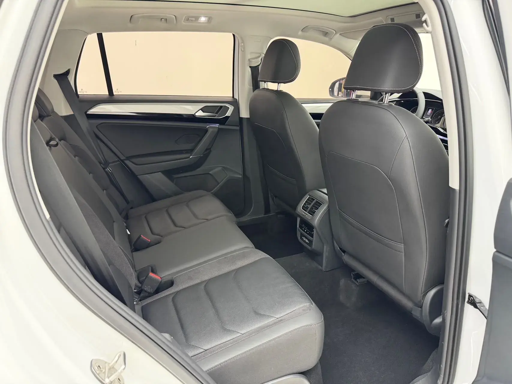 2022 VOLKSWAGEN TAYRON thumbnail 4