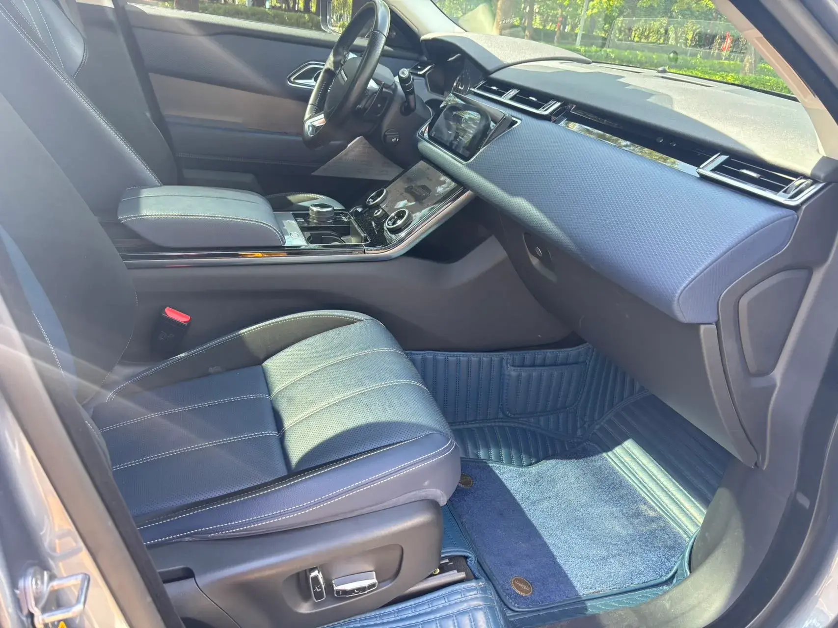 2018 LAND ROVER thumbnail 4