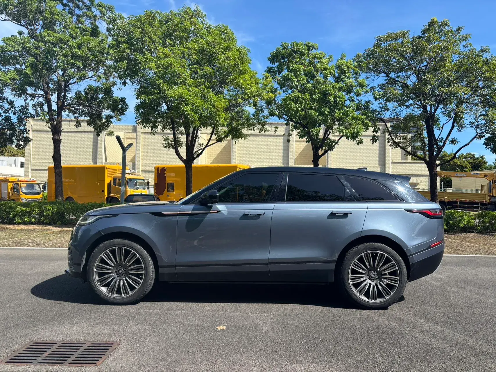 2018 LAND ROVER thumbnail 3