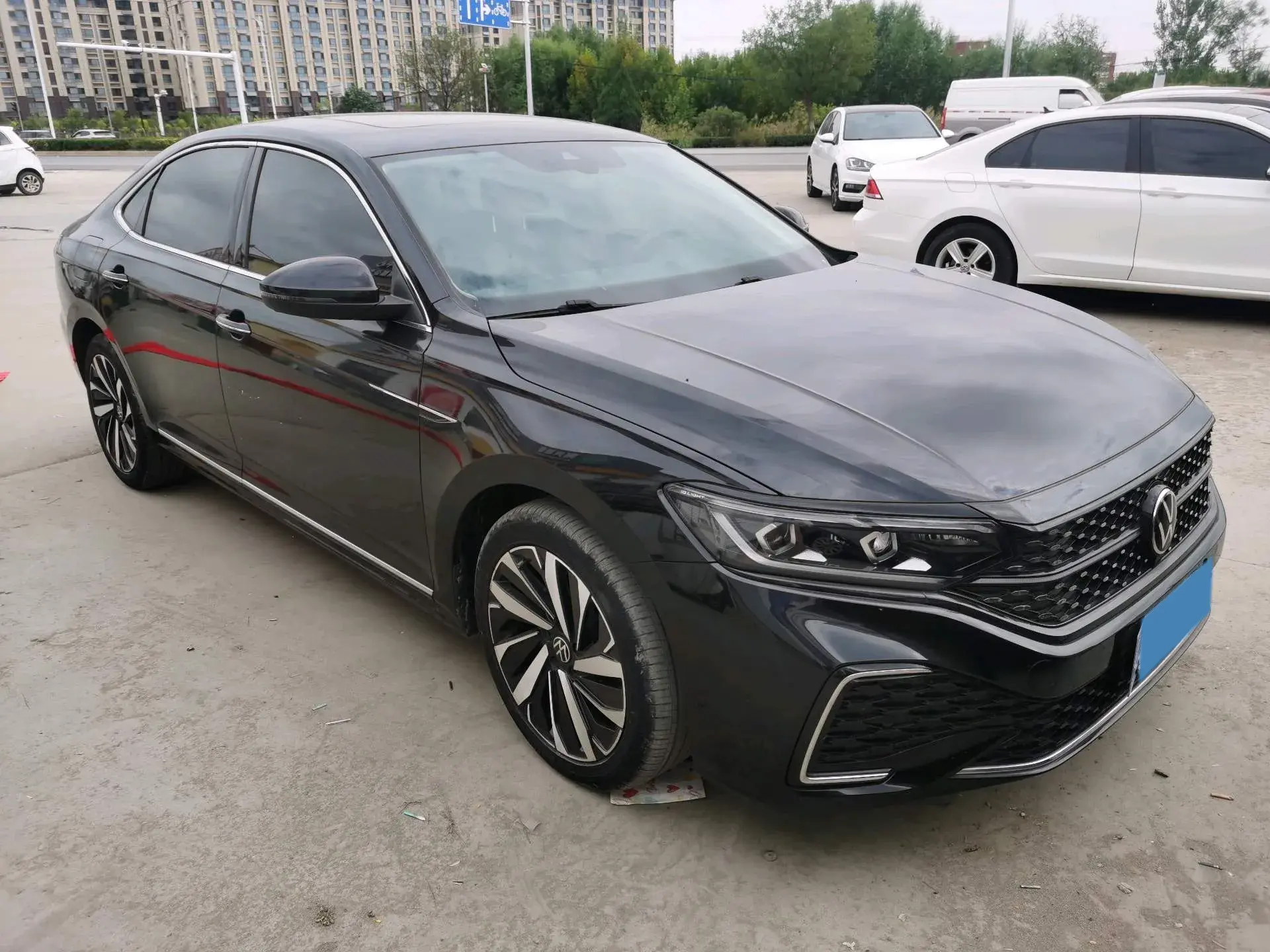 2021 VOLKSWAGEN PASSAT thumbnail 2