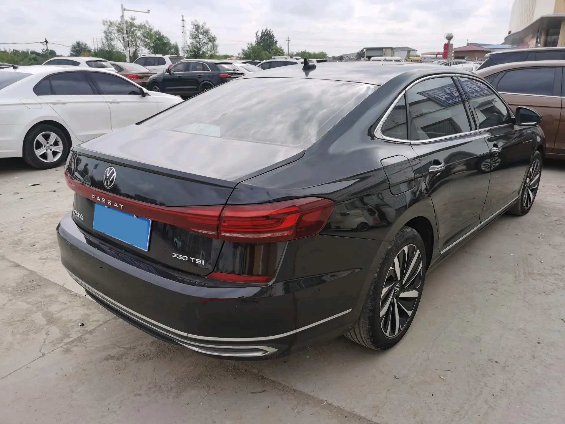 2021 VOLKSWAGEN PASSAT thumbnail 4