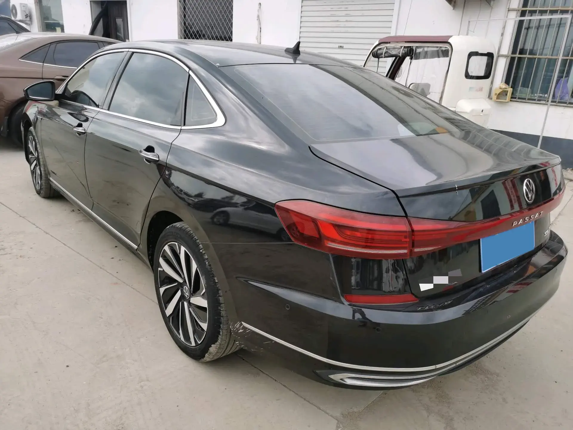2021 VOLKSWAGEN PASSAT thumbnail 3
