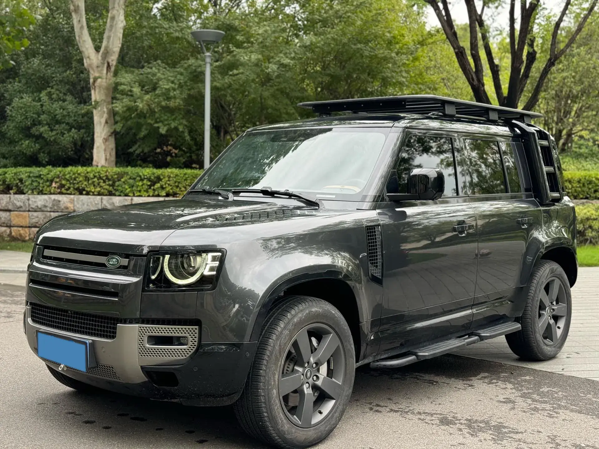 2025 LAND ROVER view 1