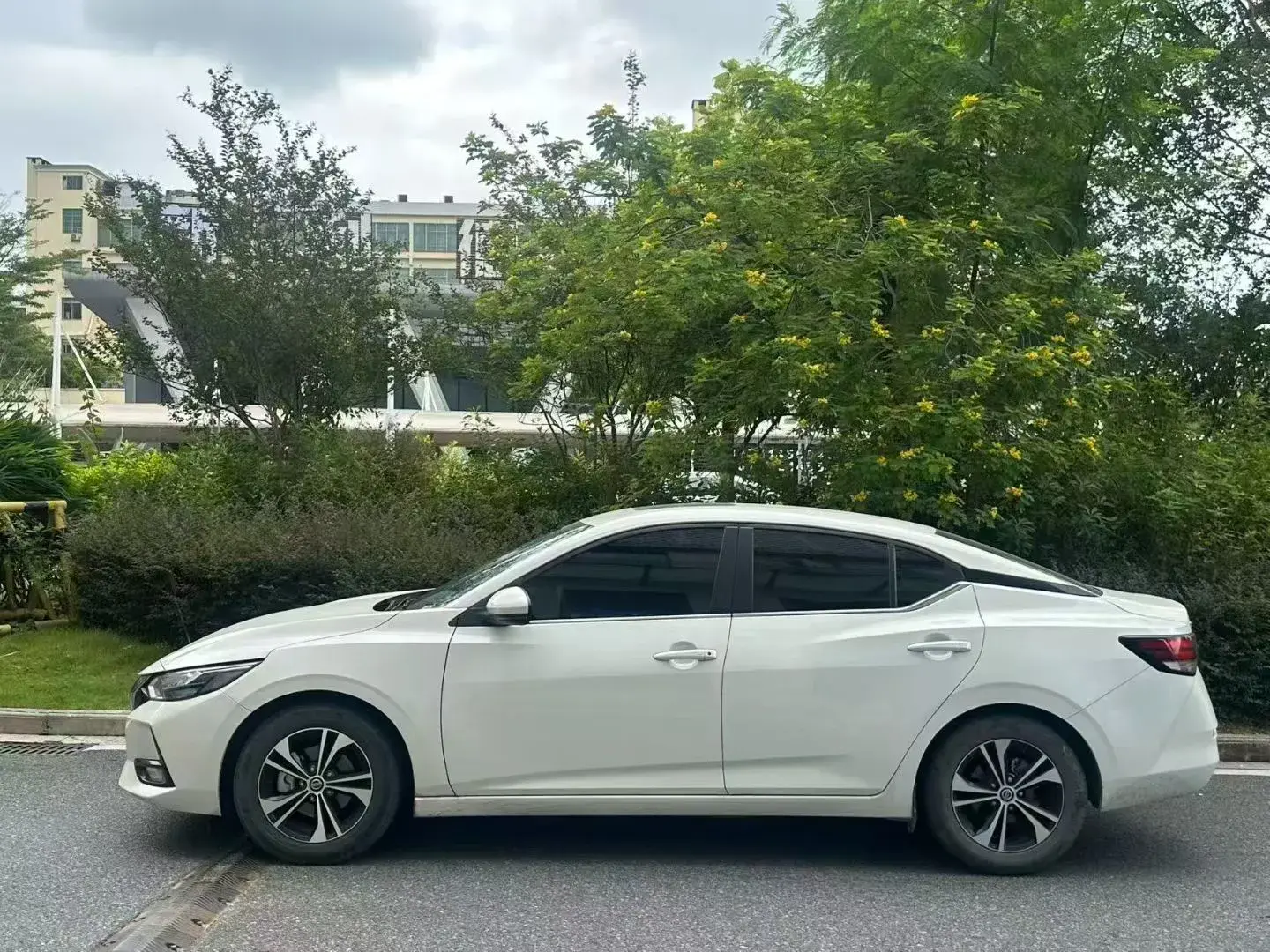 2020 NISSAN SYLPHY thumbnail 3