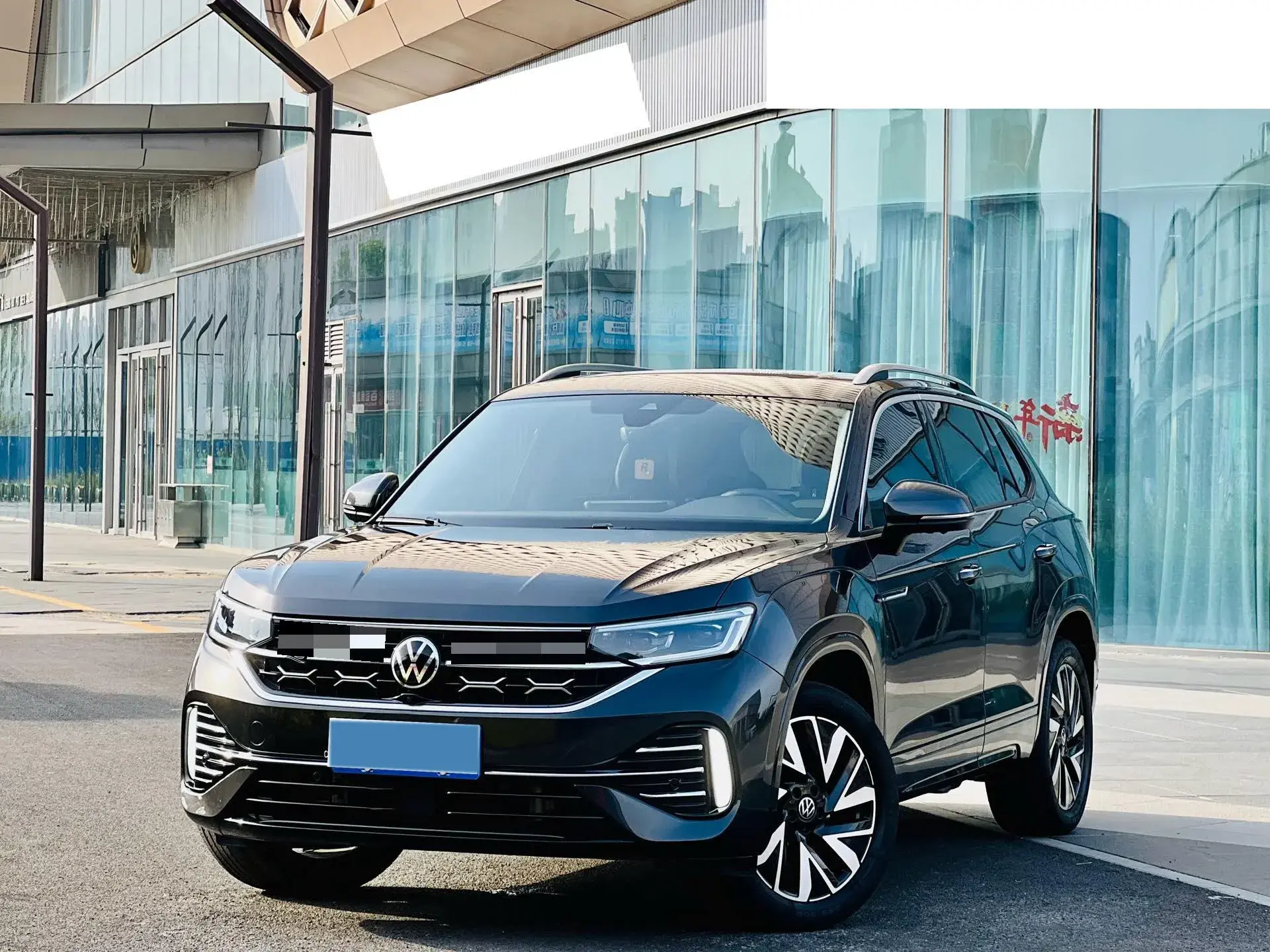 2023 VOLKSWAGEN TAYRON view 1