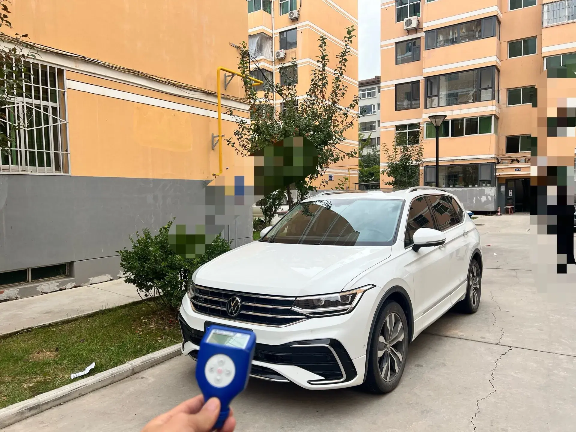 2024 VOLKSWAGEN TIGUAN view 1