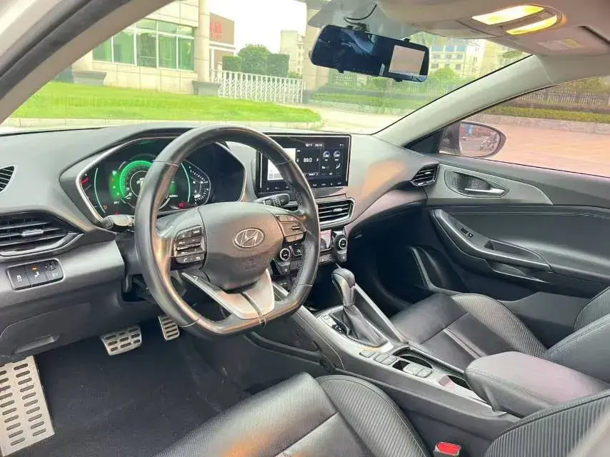 2019 HYUNDAI LA thumbnail 4
