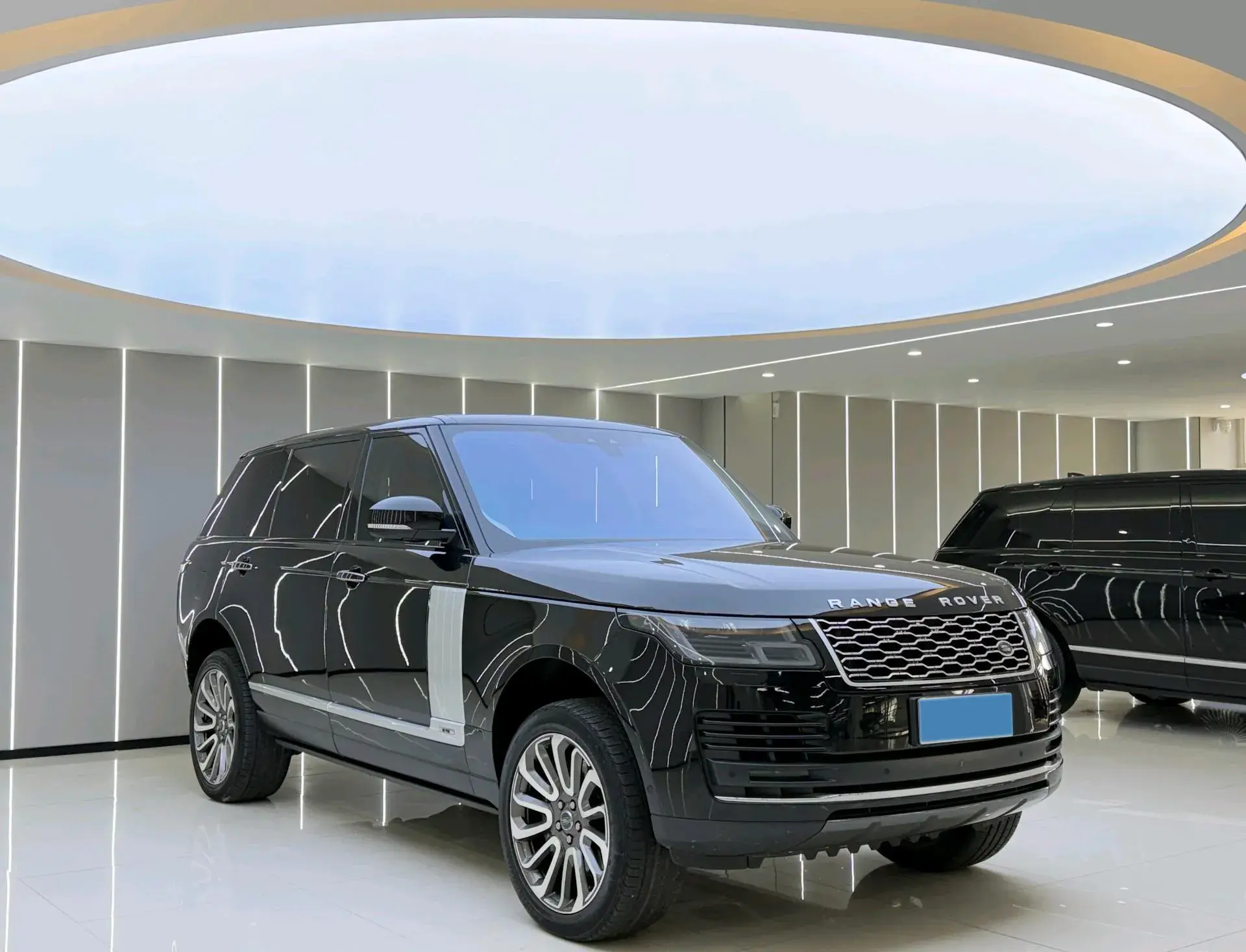 2018 LAND ROVER thumbnail 3