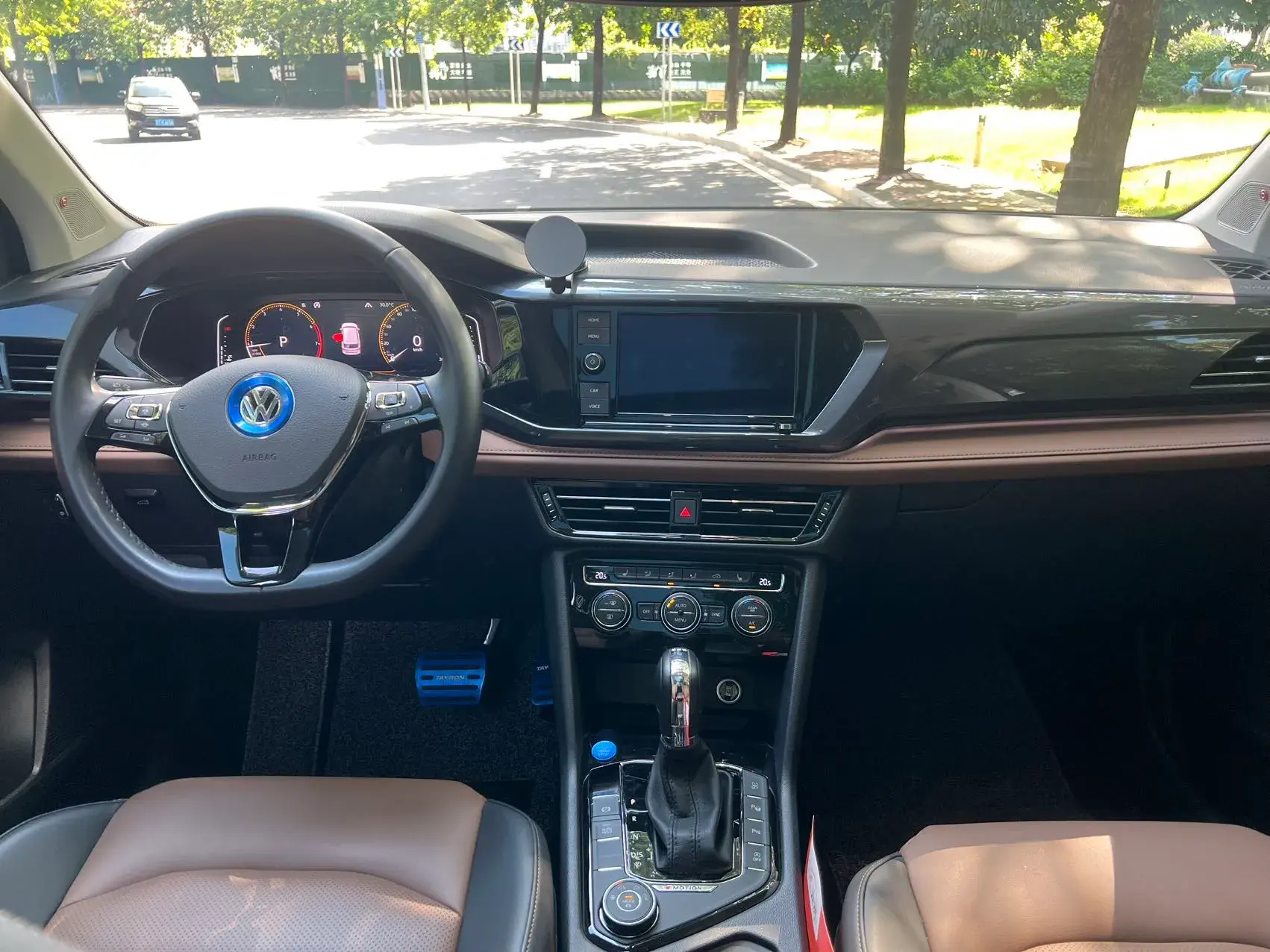 2019 VOLKSWAGEN THARU thumbnail 4