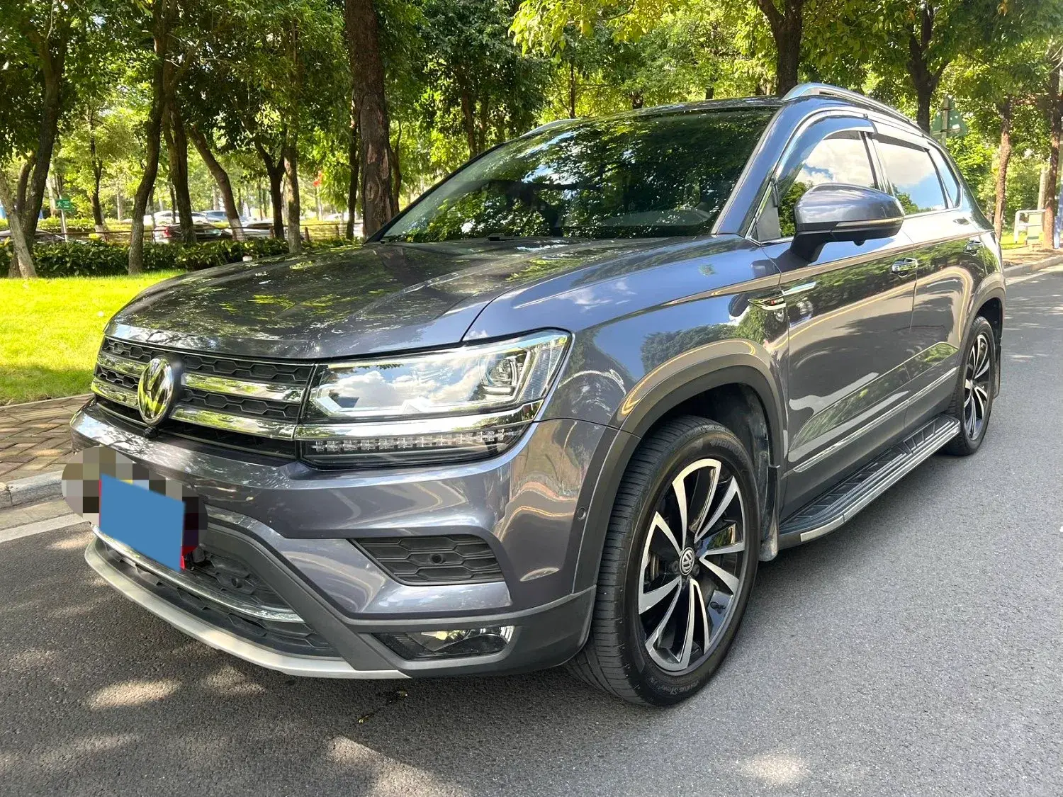 2019 VOLKSWAGEN THARU view 1