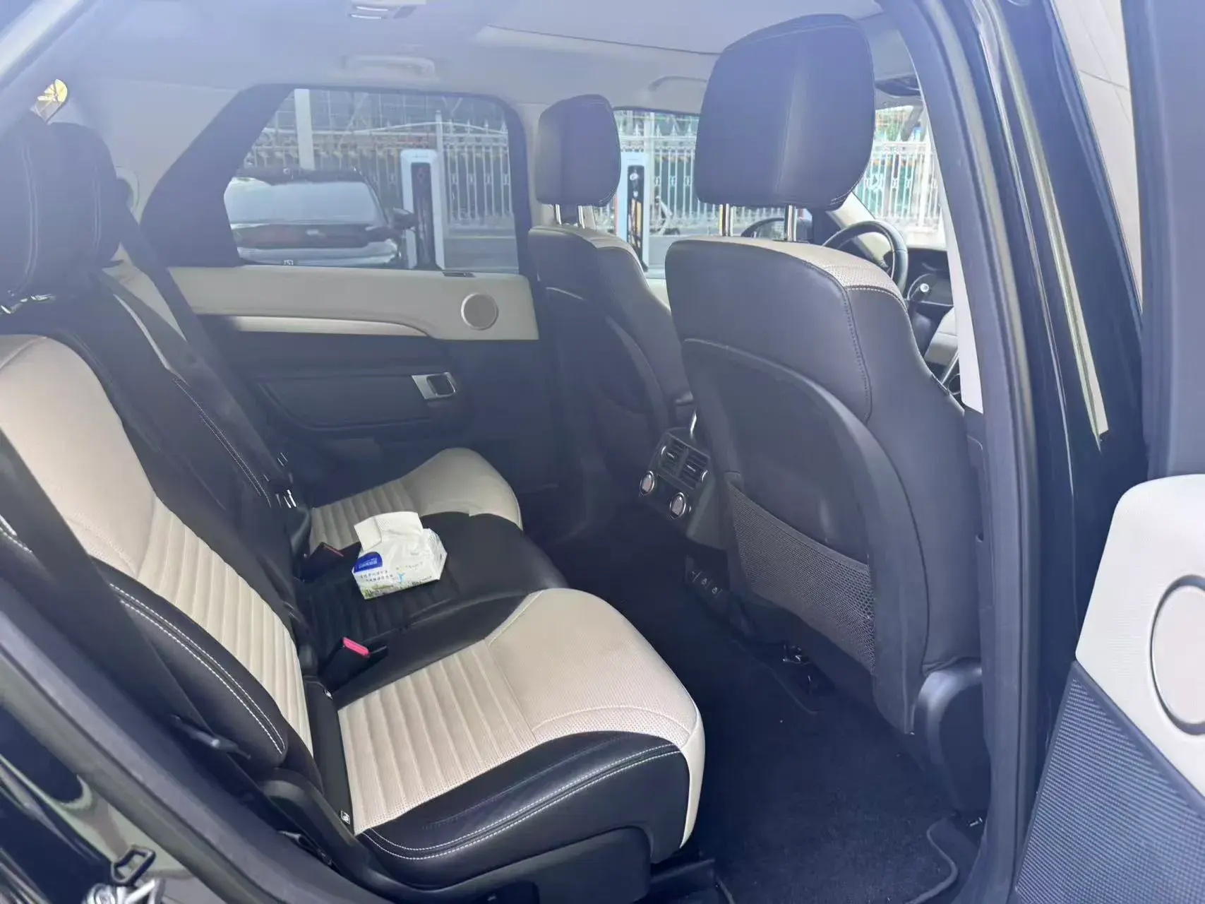 2023 LAND ROVER thumbnail 4