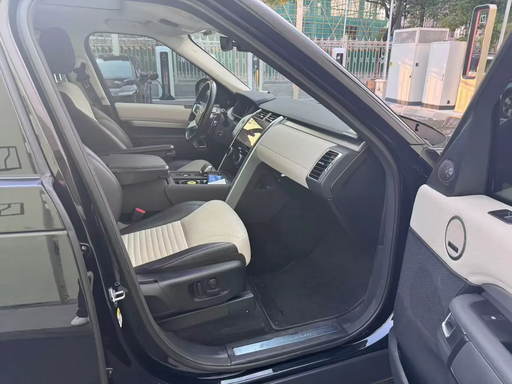 2023 LAND ROVER thumbnail 3