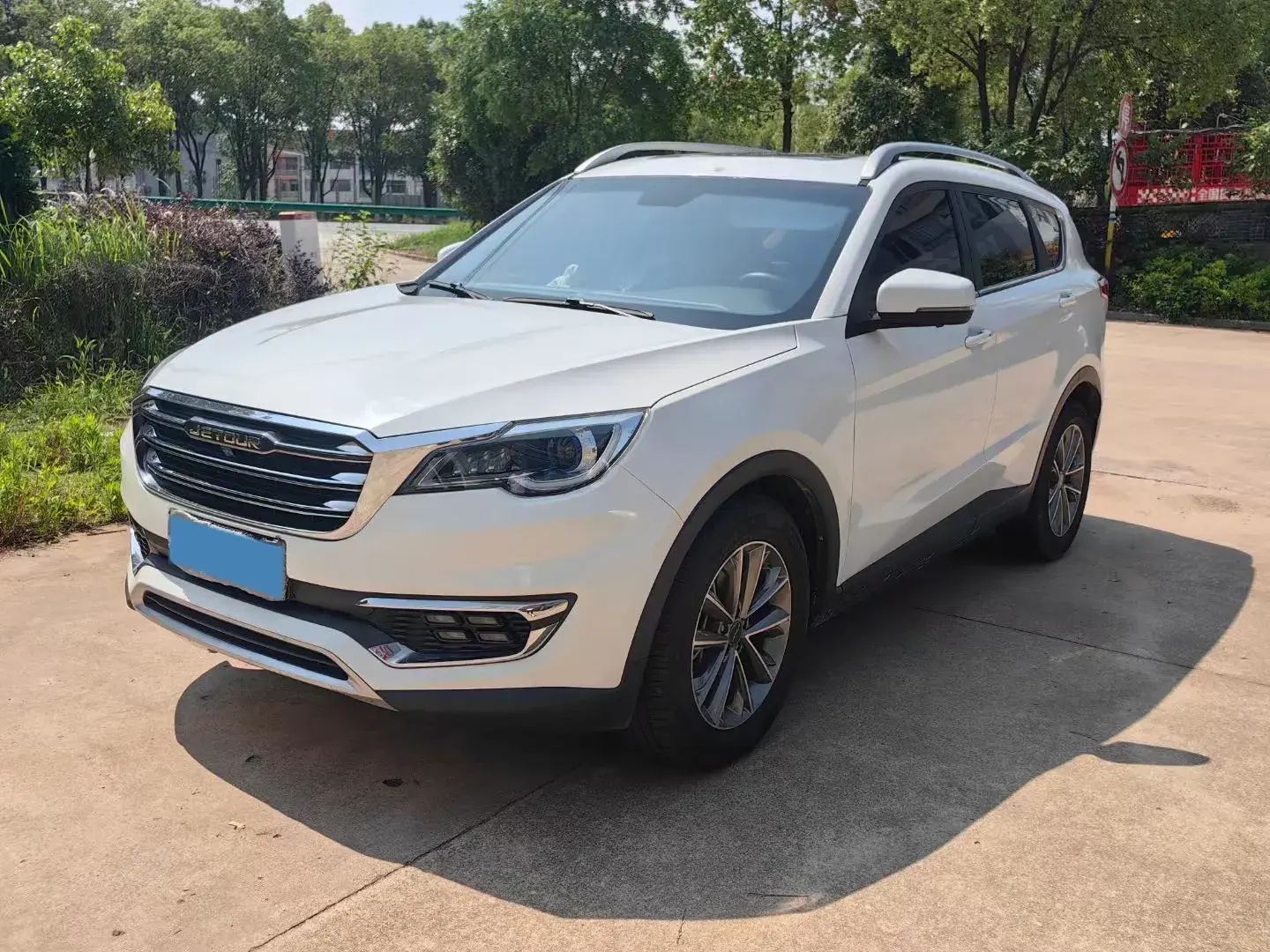 2018 JETOUR X70 view 1