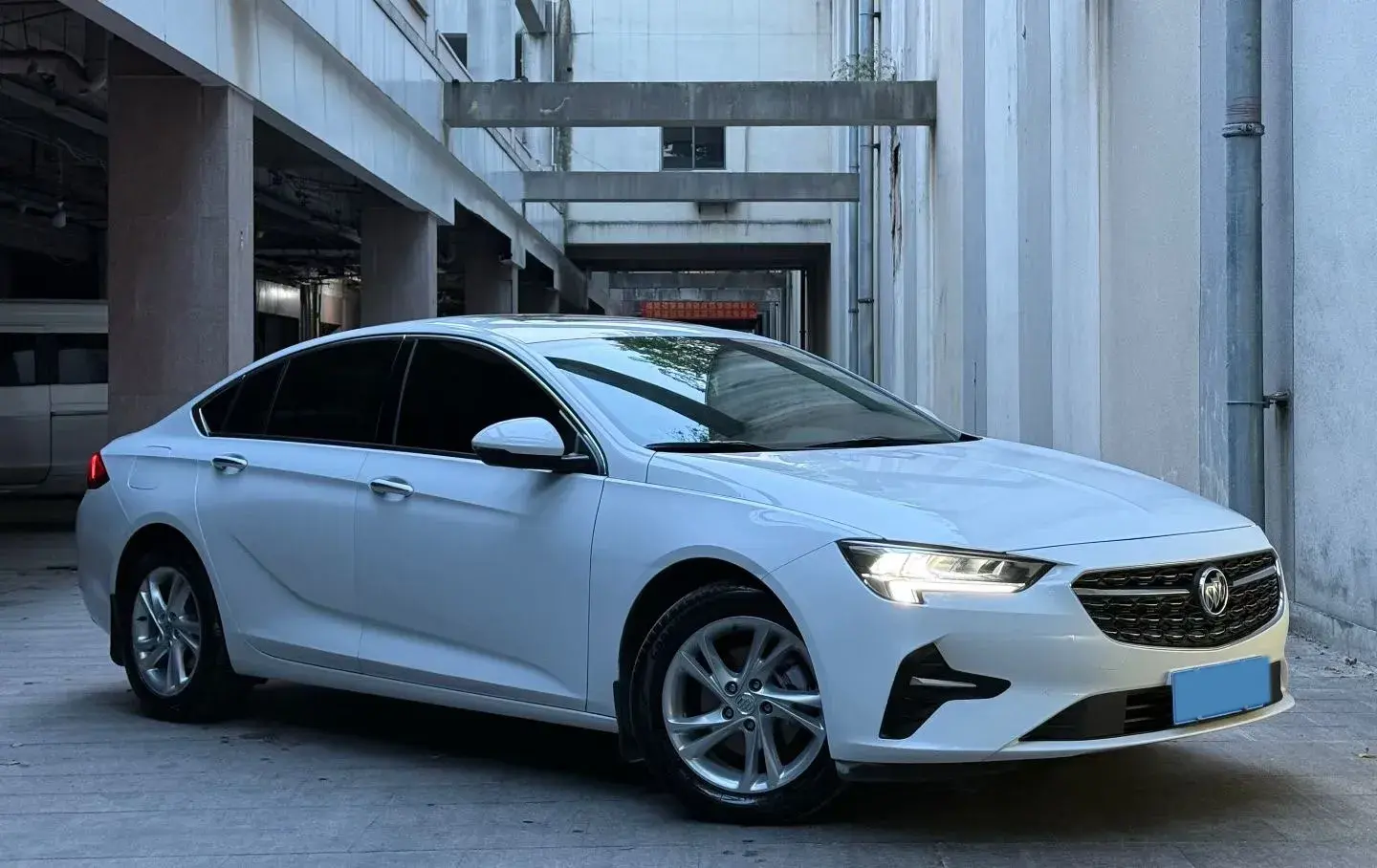 2020 BUICK REGAL thumbnail 3