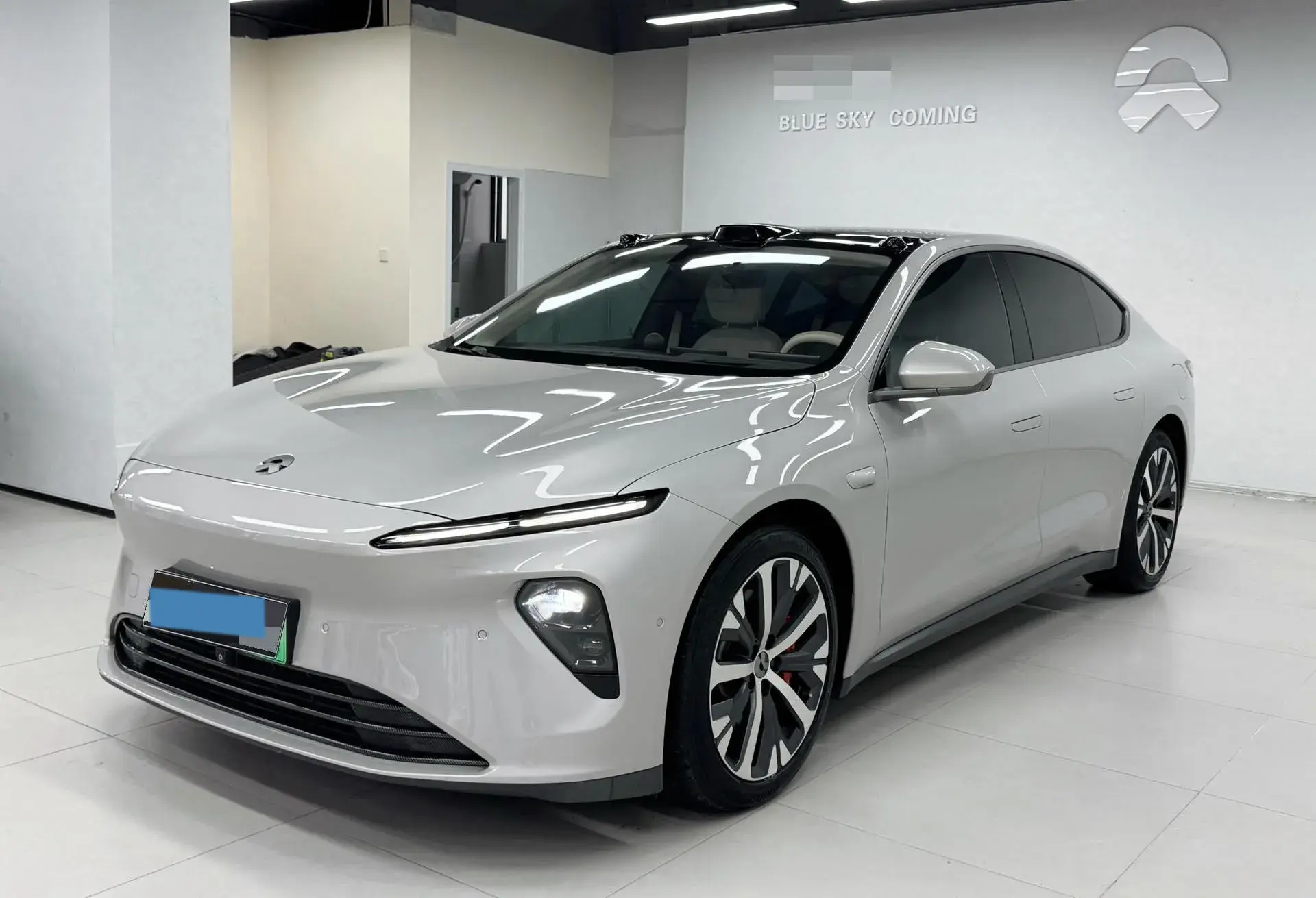 2022 NIO ET5 view 1