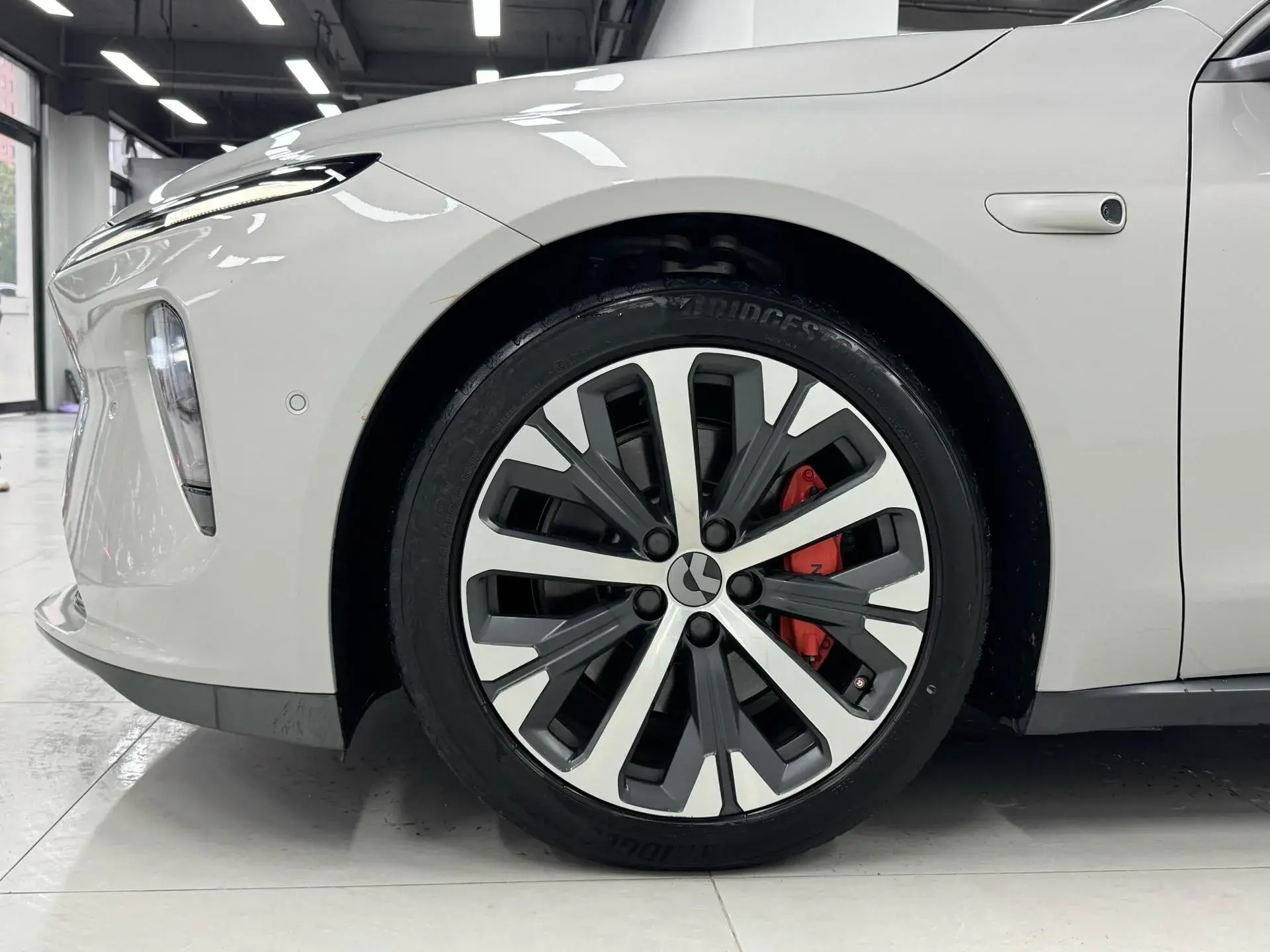 2022 NIO ET5 thumbnail 4