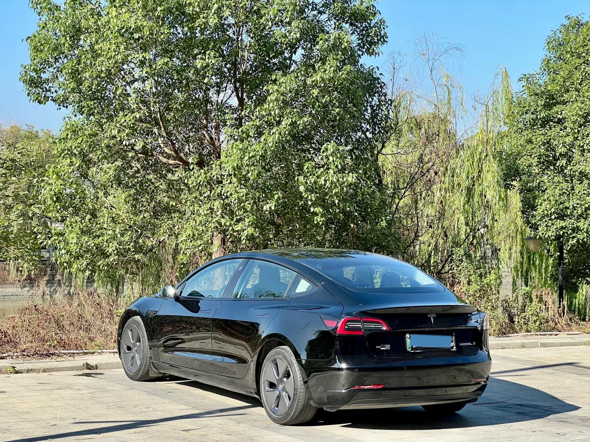 2021 TESLA MODEL thumbnail 4