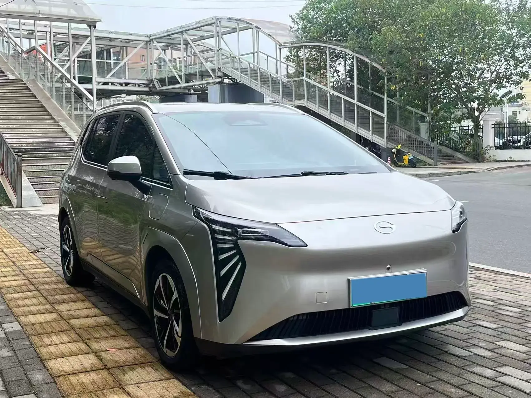 2023 AION Y thumbnail 3