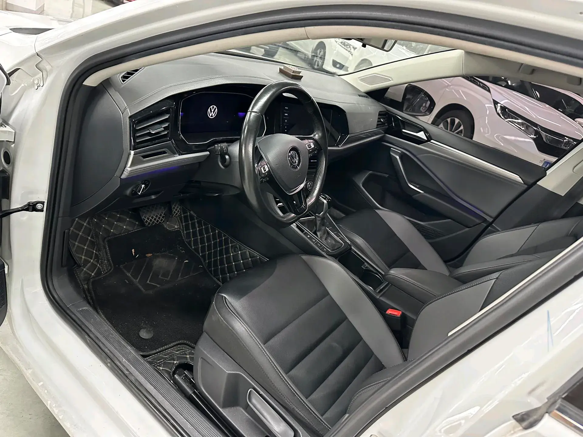 2021 VOLKSWAGEN SAGITAR thumbnail 3