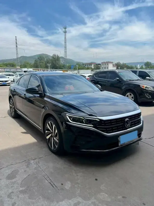 2024 VOLKSWAGEN PASSAT thumbnail 2