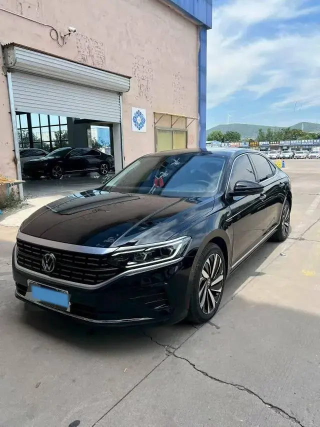 2024 VOLKSWAGEN PASSAT view 1