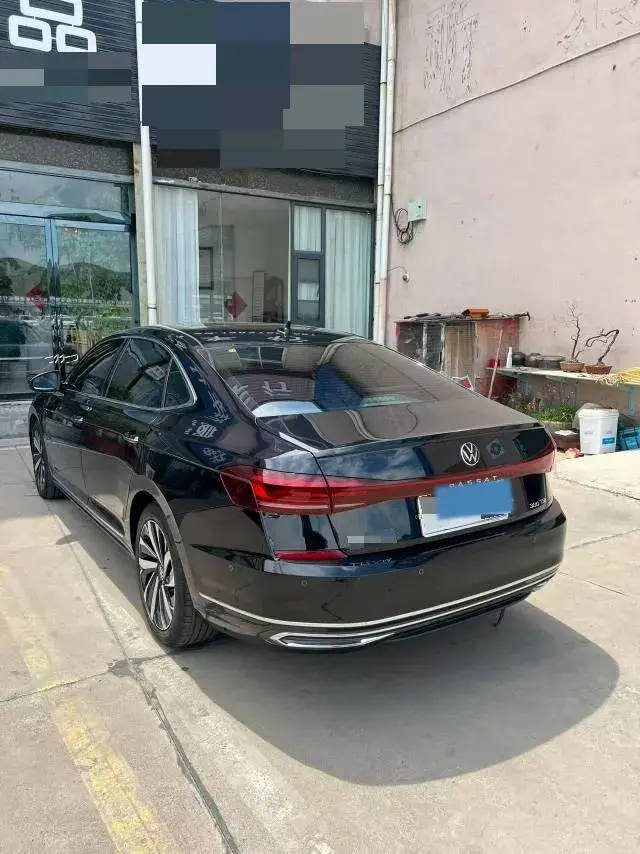 2024 VOLKSWAGEN PASSAT thumbnail 4