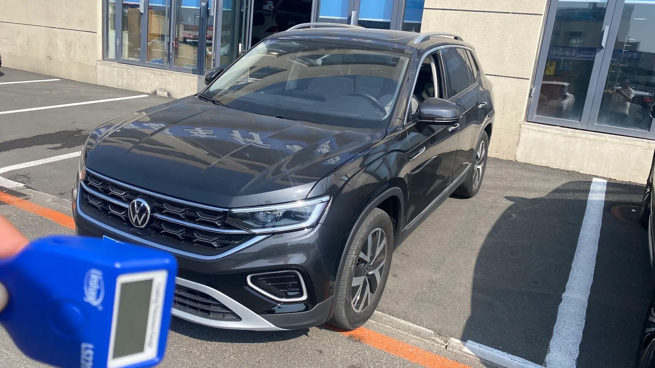 2022 VOLKSWAGEN TAYRON view 1