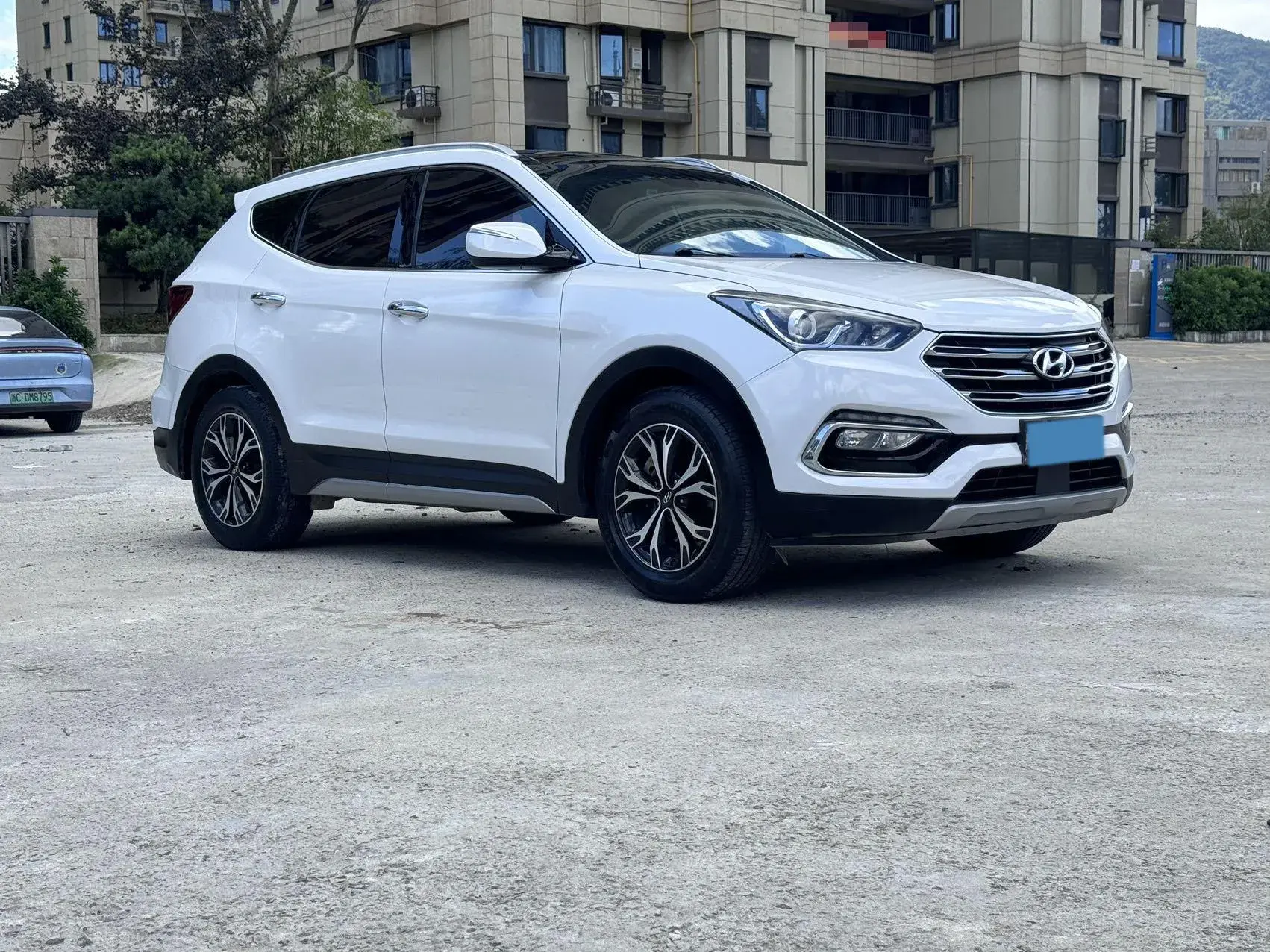 2017 HYUNDAI SANTAFE thumbnail 2