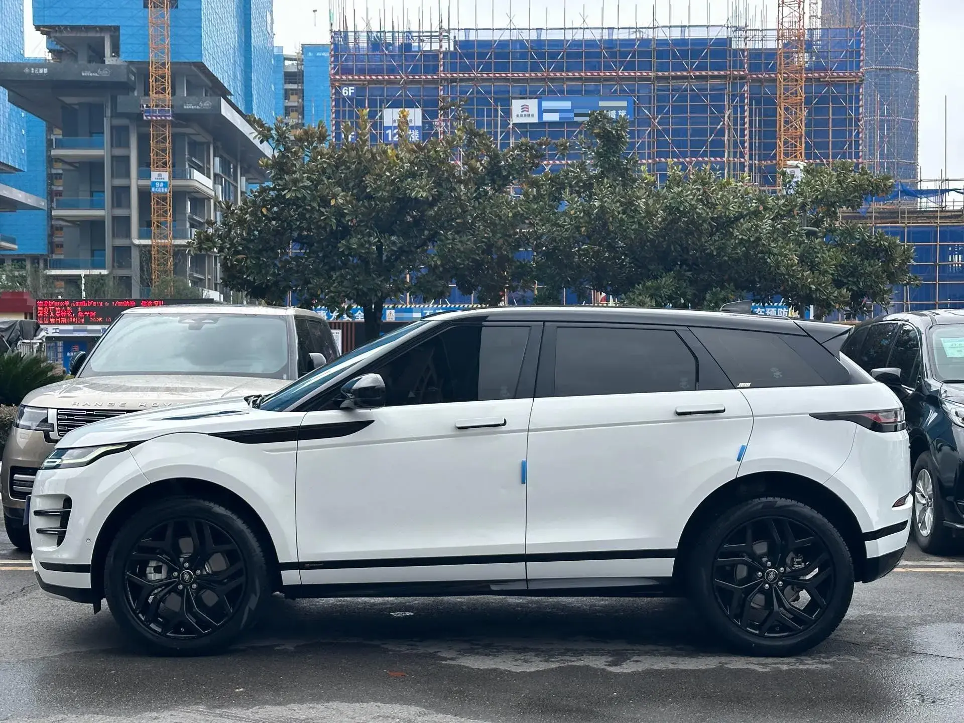 2021 LAND ROVER thumbnail 3