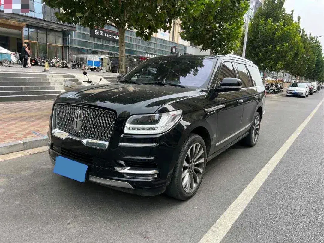 2019 LINCOLN NAVIGATOR view 1