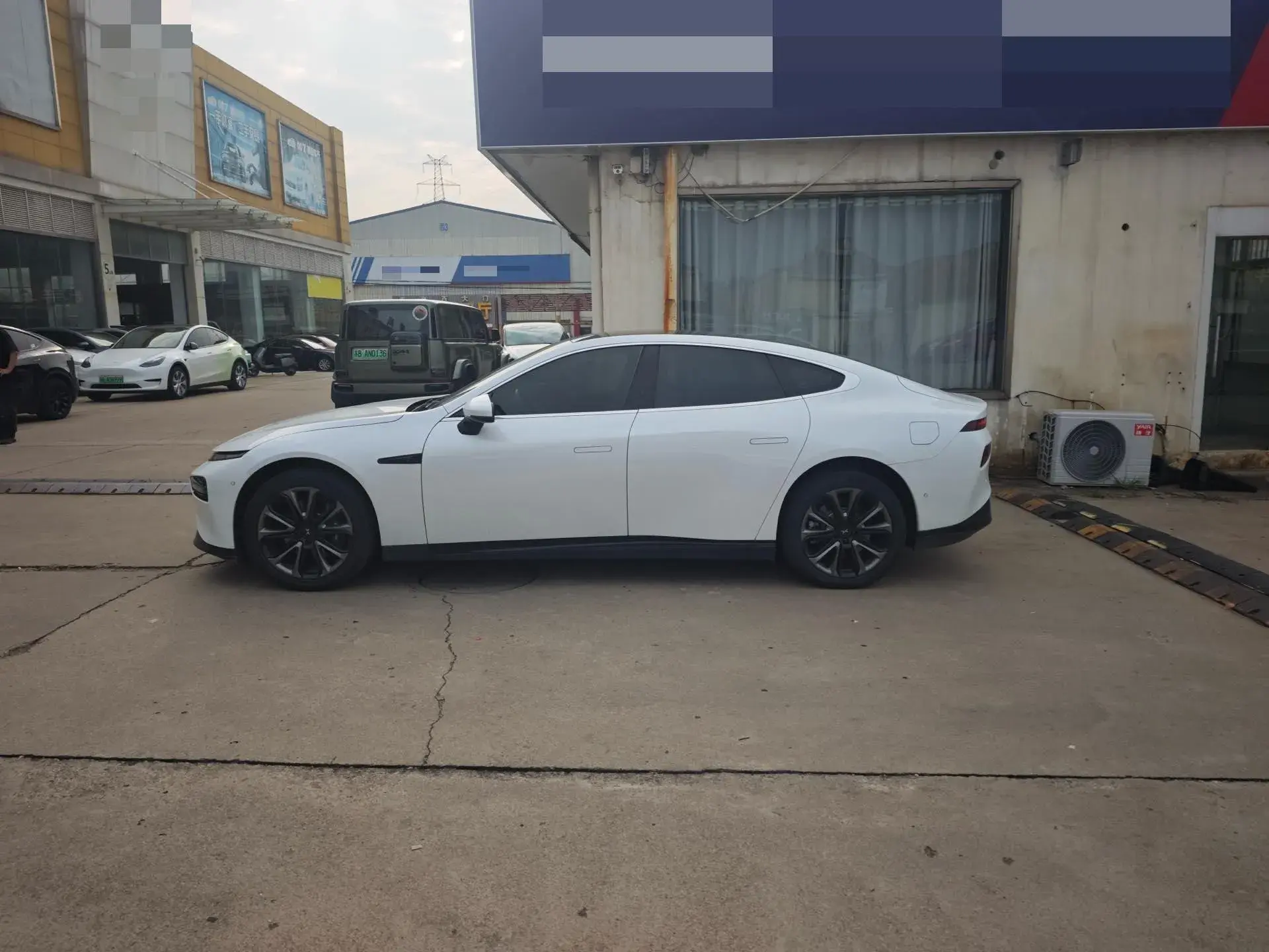 2020 XPENG P7 thumbnail 3