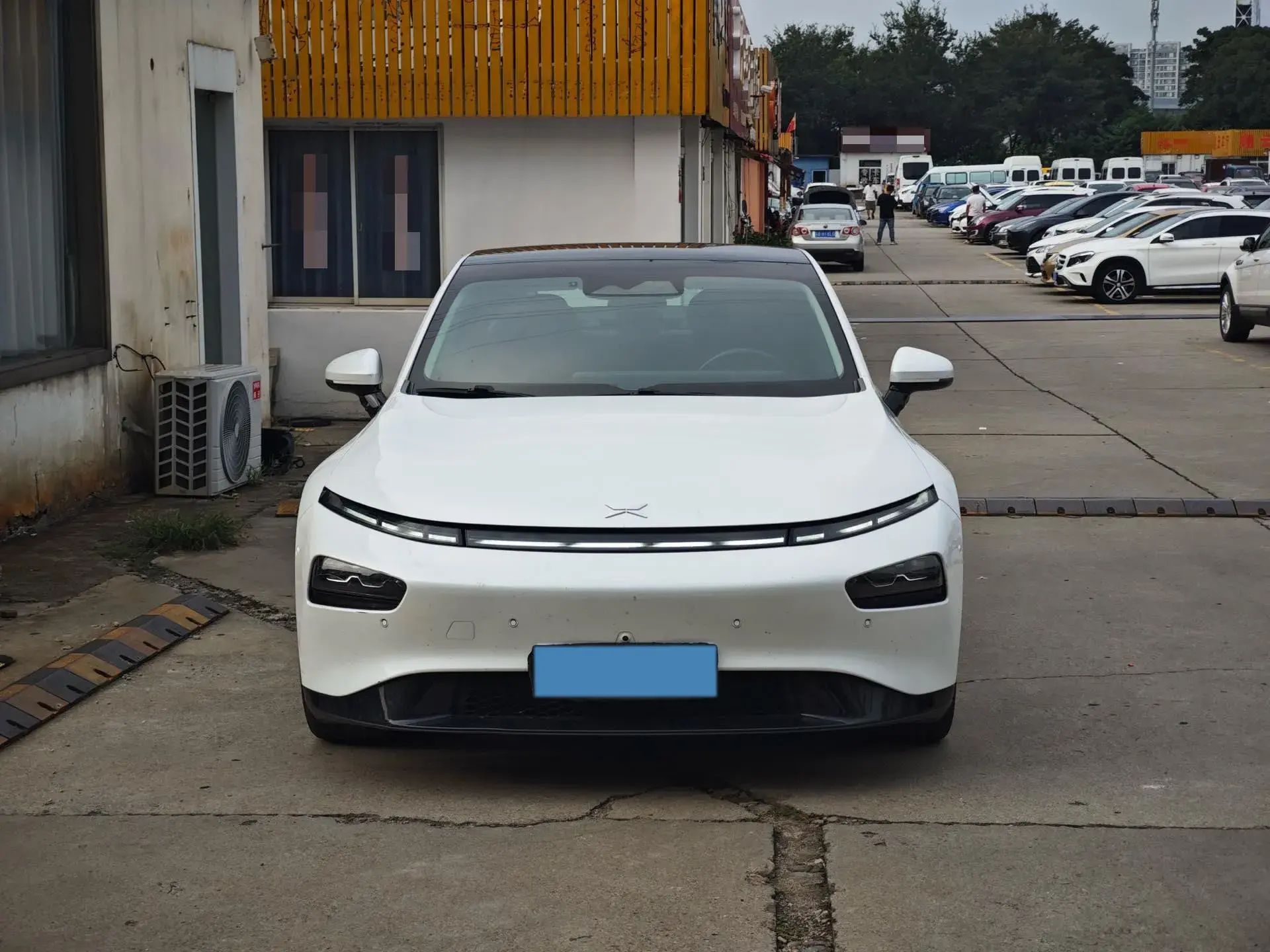 2020 XPENG P7 thumbnail 2