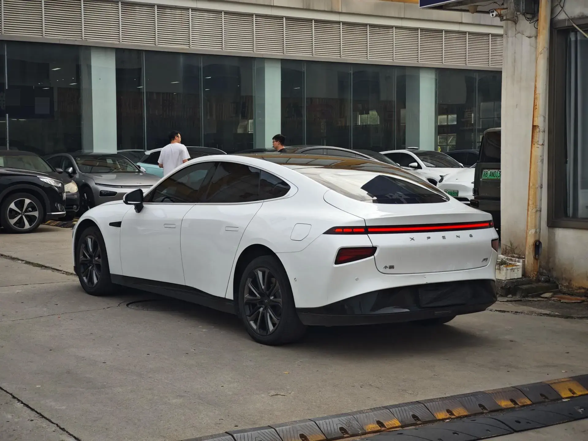 2020 XPENG P7 thumbnail 4