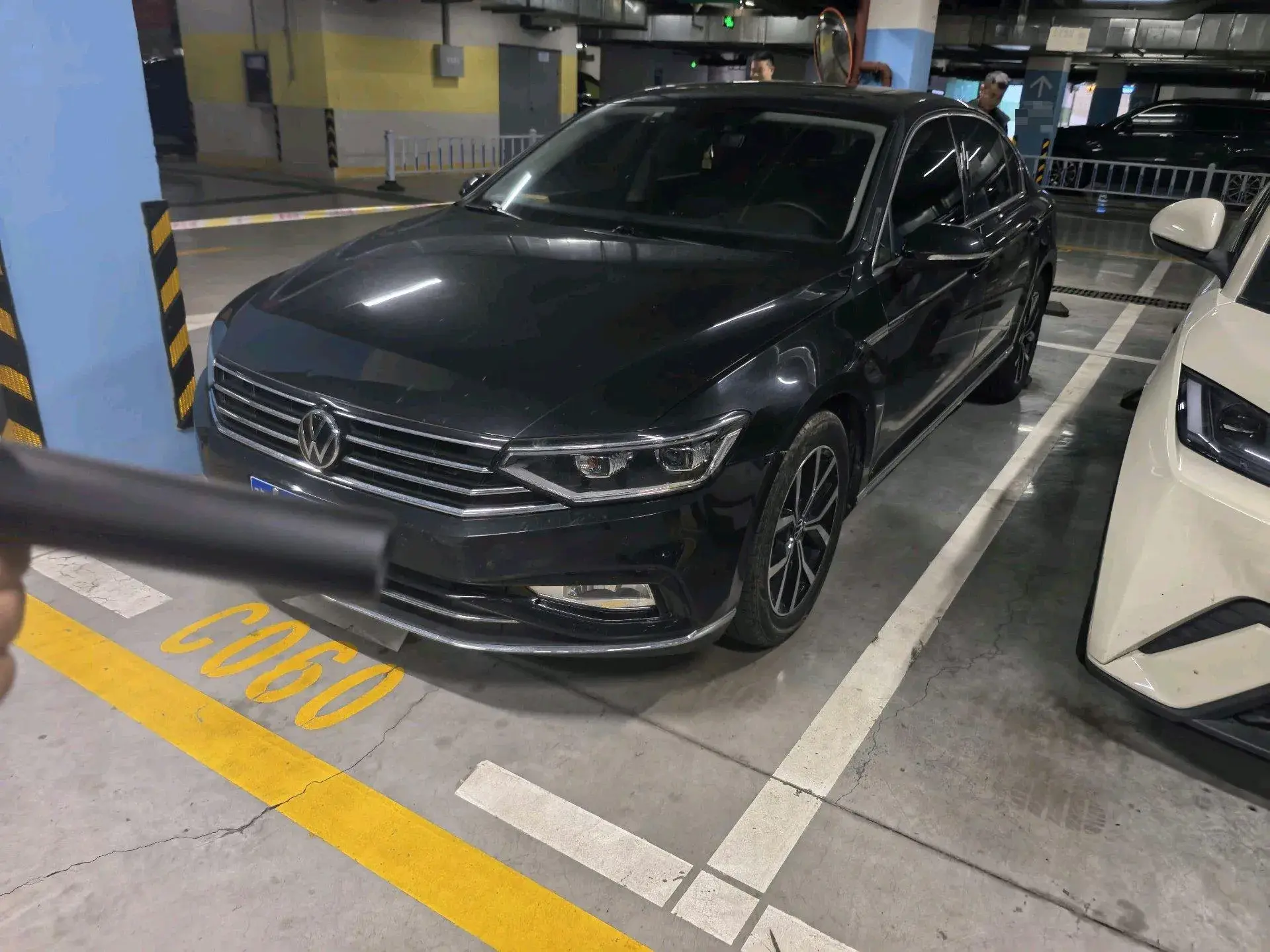 2020 VOLKSWAGEN MAGOTAN view 1