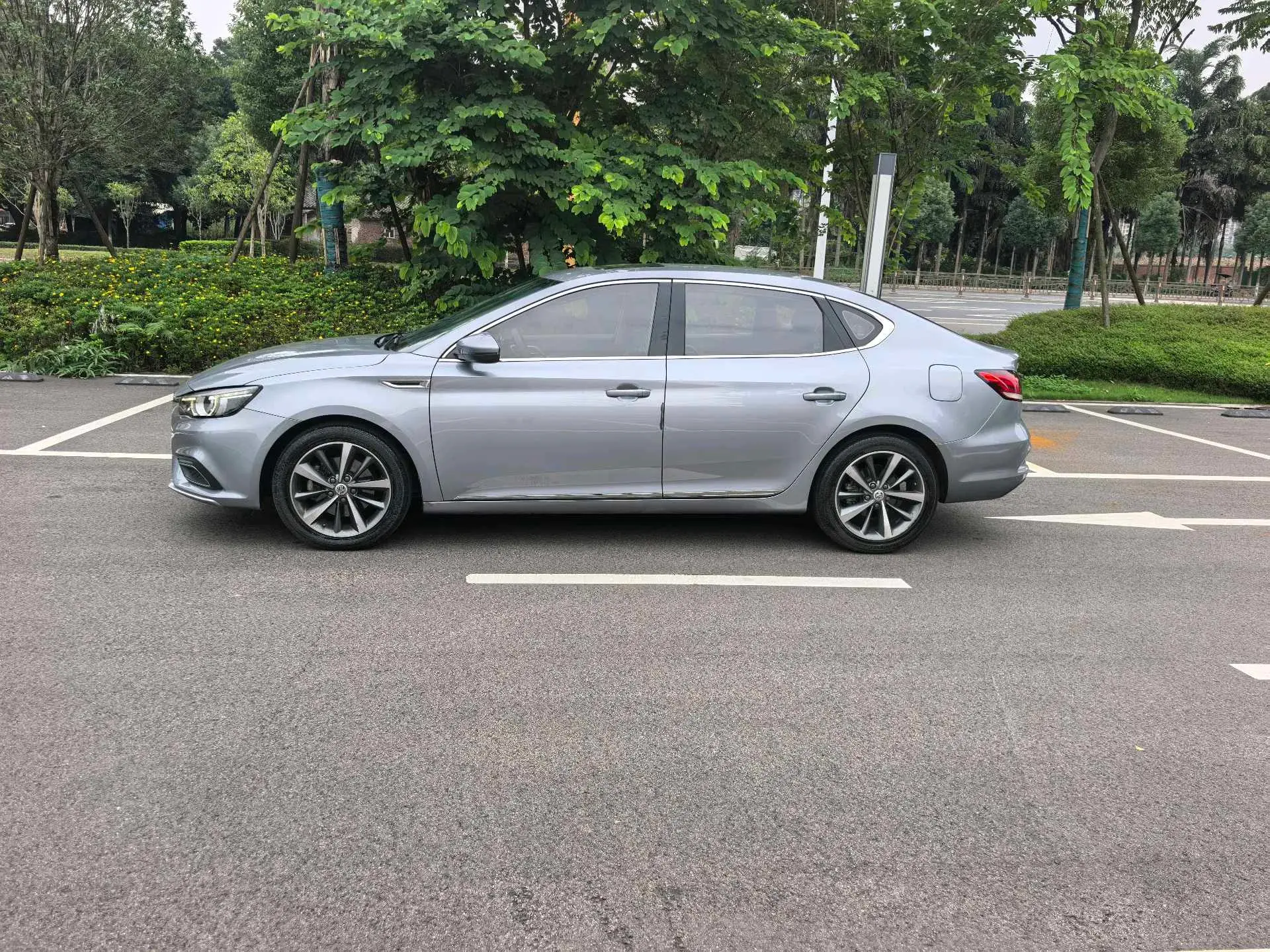 2019 MG MG6 thumbnail 3