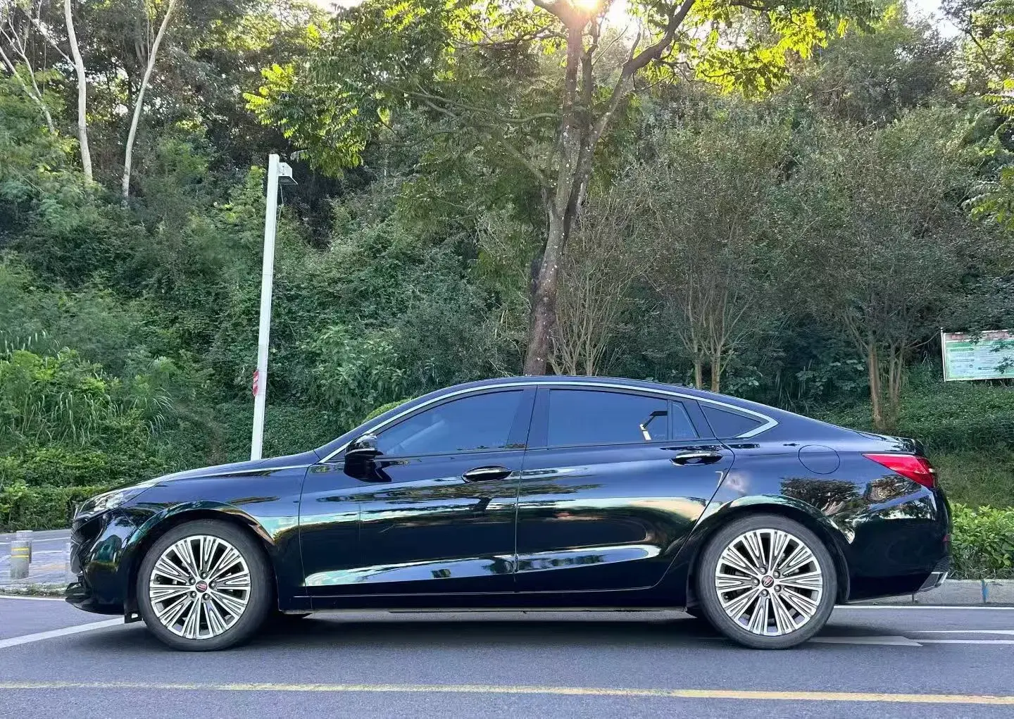 2022 HONGQI H5 thumbnail 3