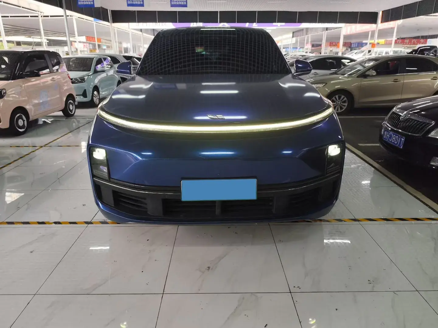 2023 LI L8 thumbnail 2