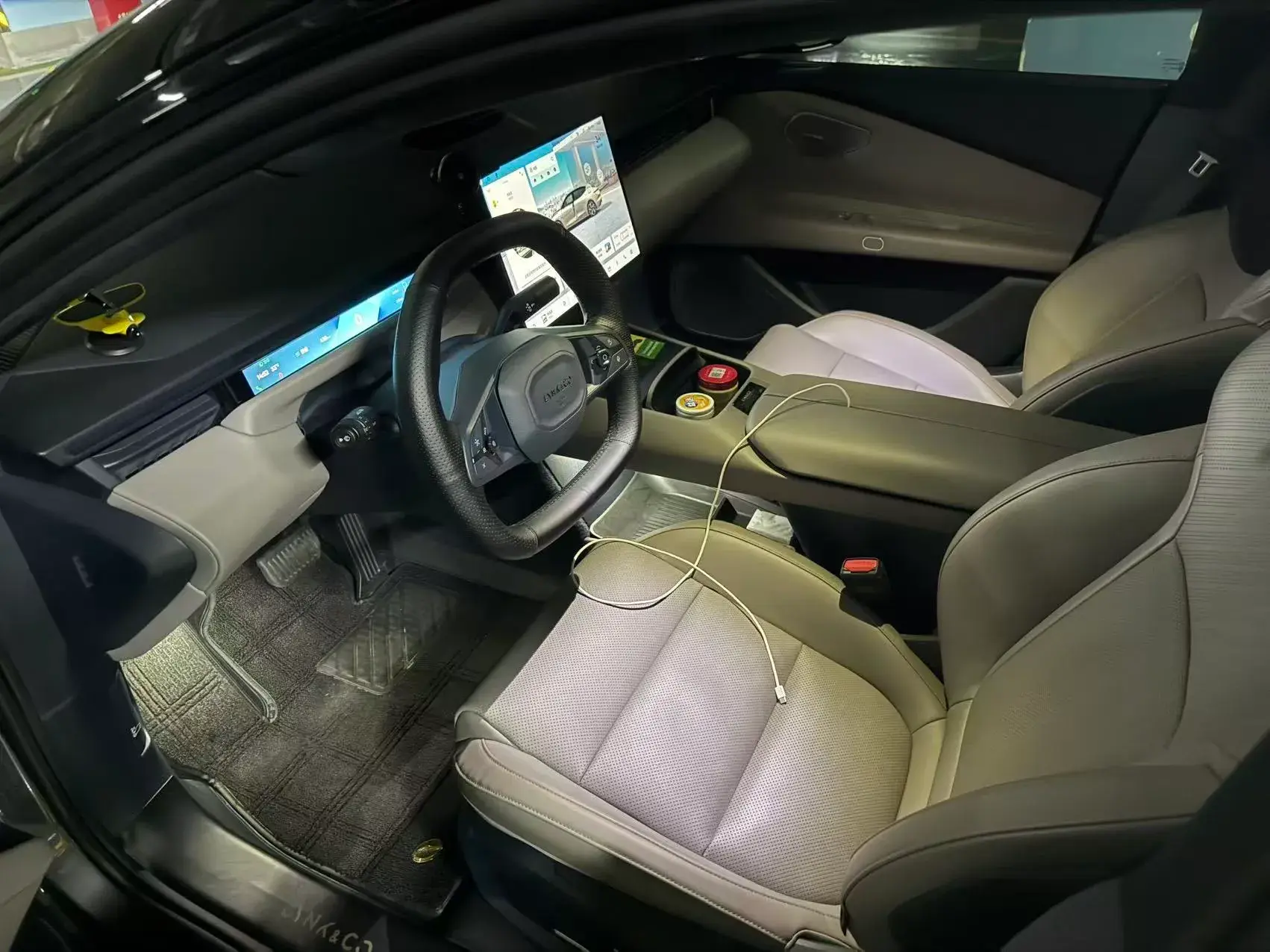 2025 LYNK&CO Z10 thumbnail 2