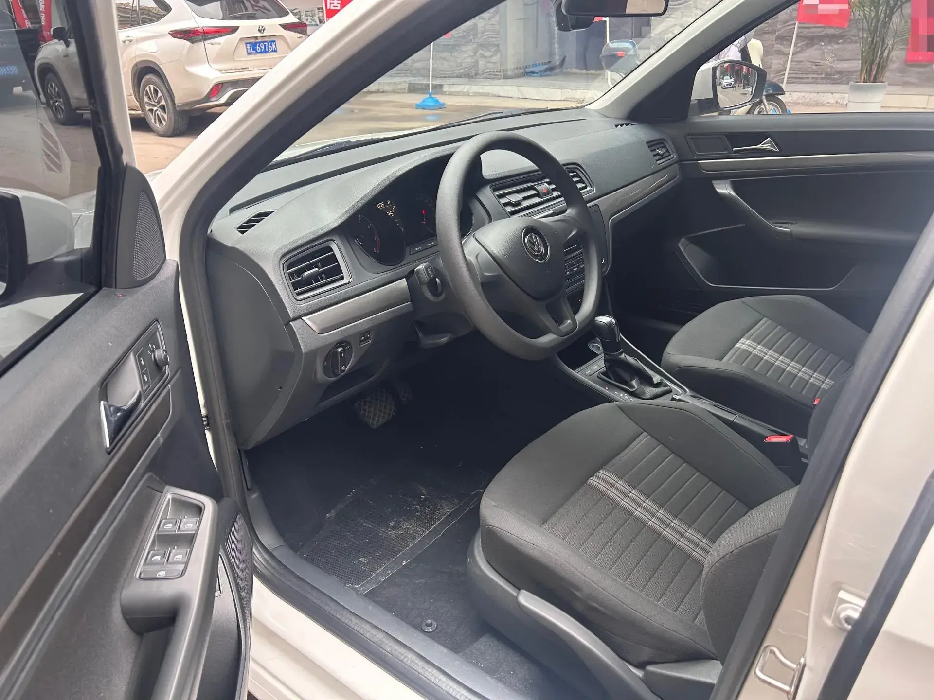 2019 VOLKSWAGEN LAVIDA thumbnail 4