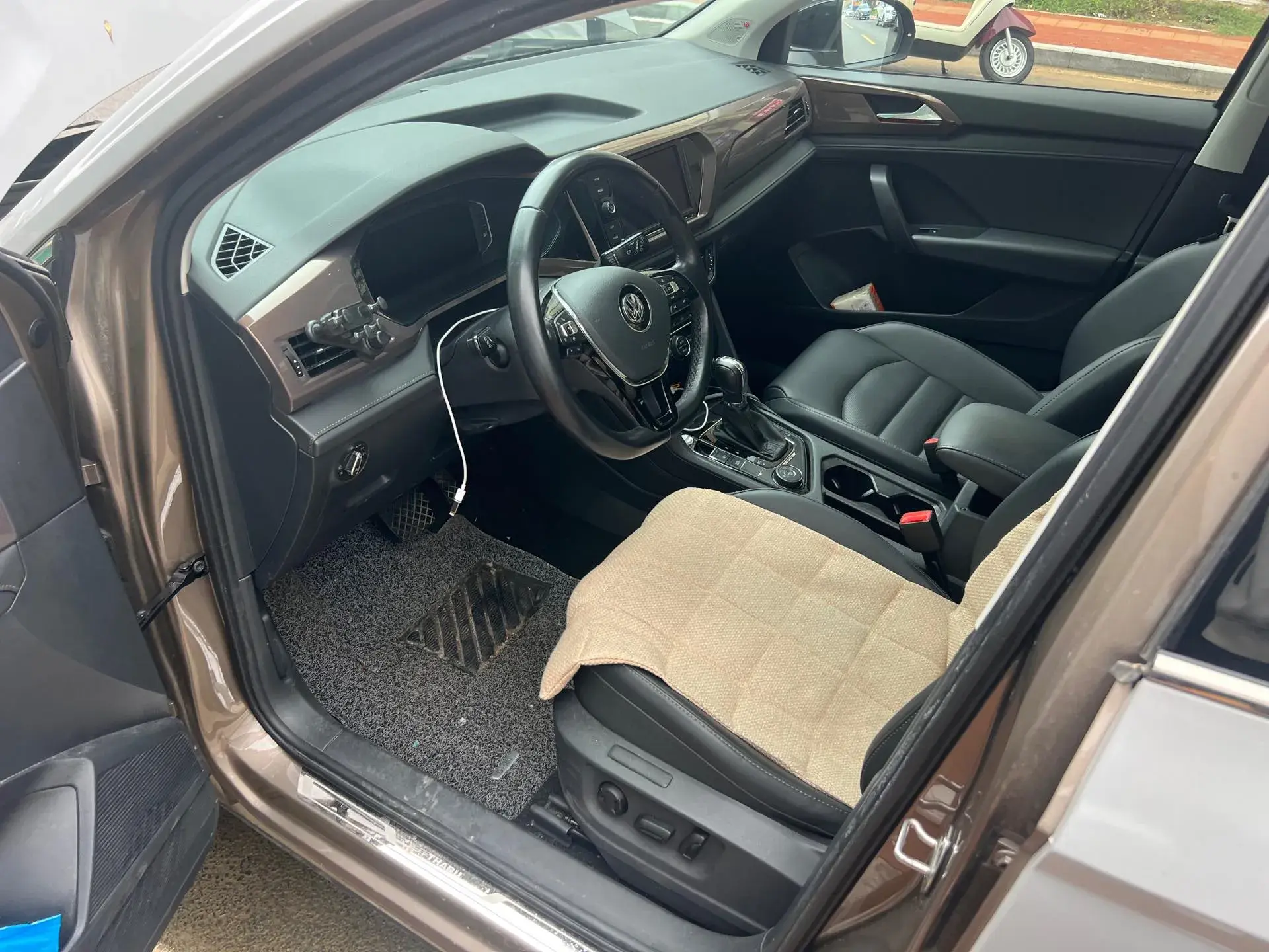 2019 VOLKSWAGEN THARU thumbnail 3