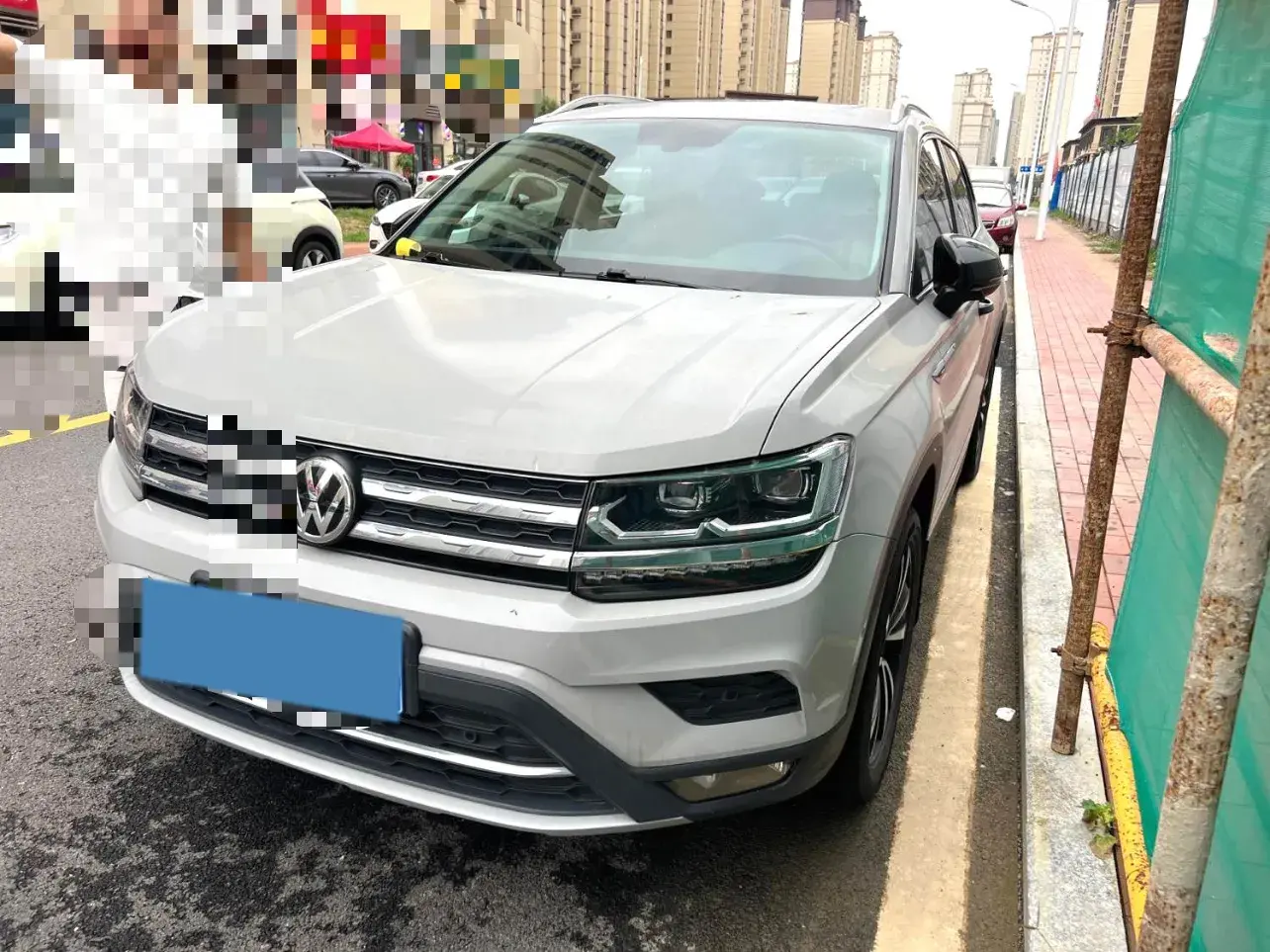 2019 VOLKSWAGEN THARU view 1