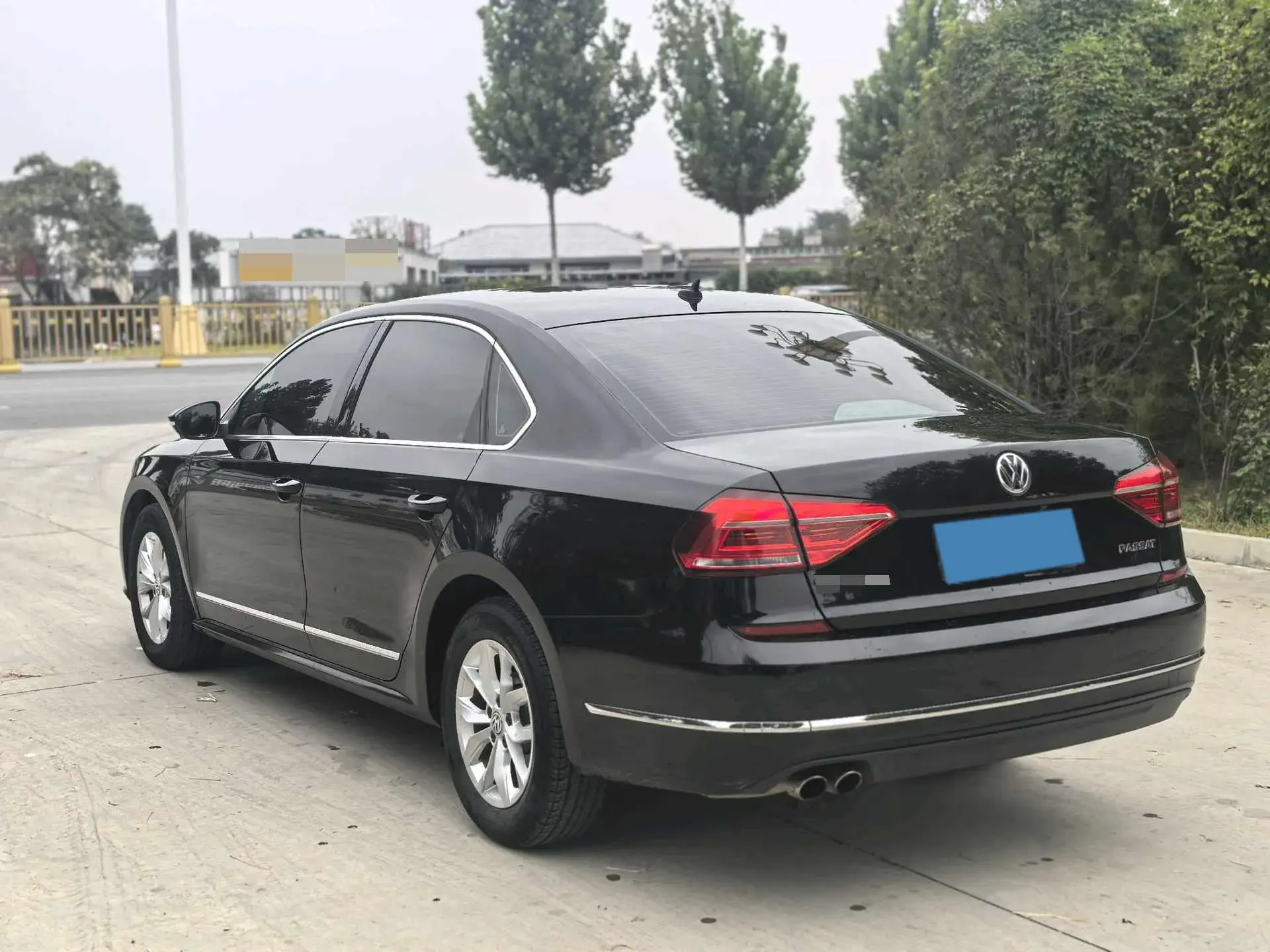 2015 VOLKSWAGEN PASSAT thumbnail 3