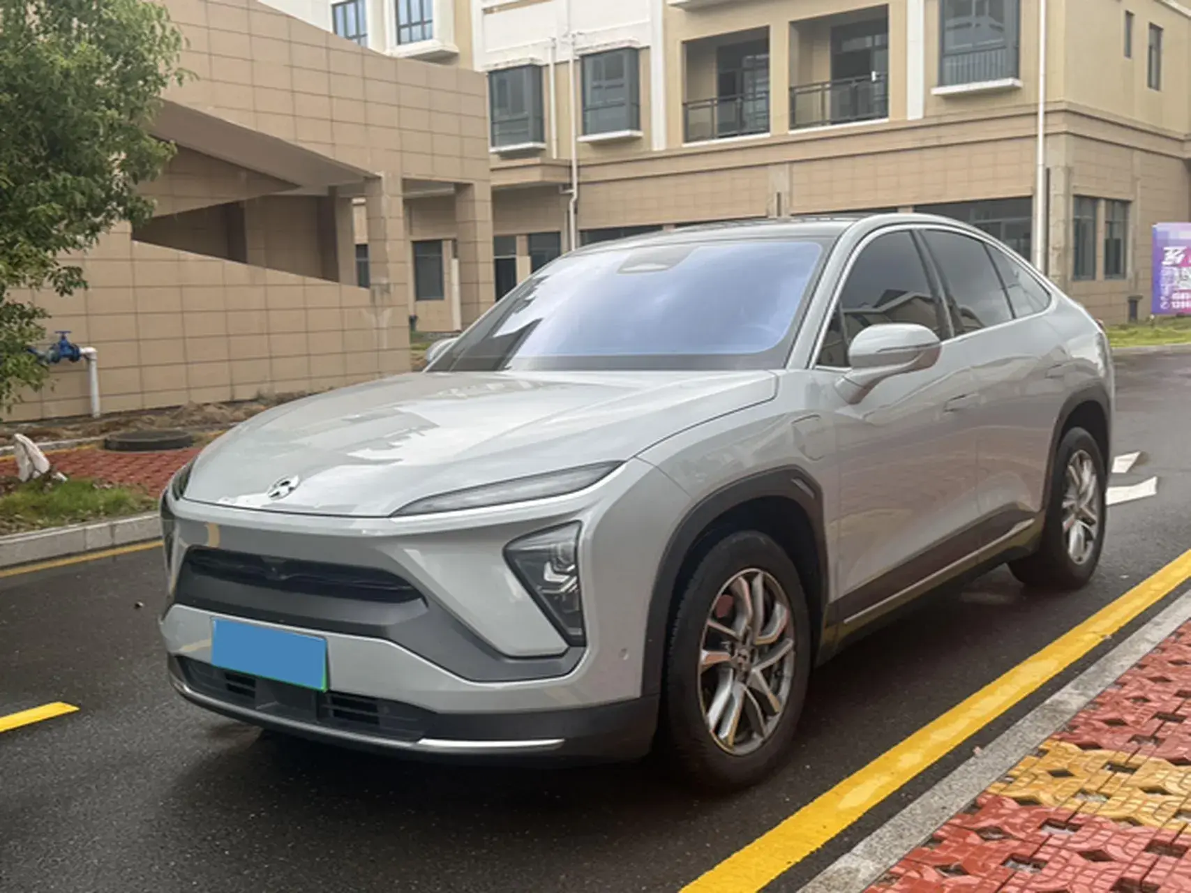 2020 NIO EC6 view 1